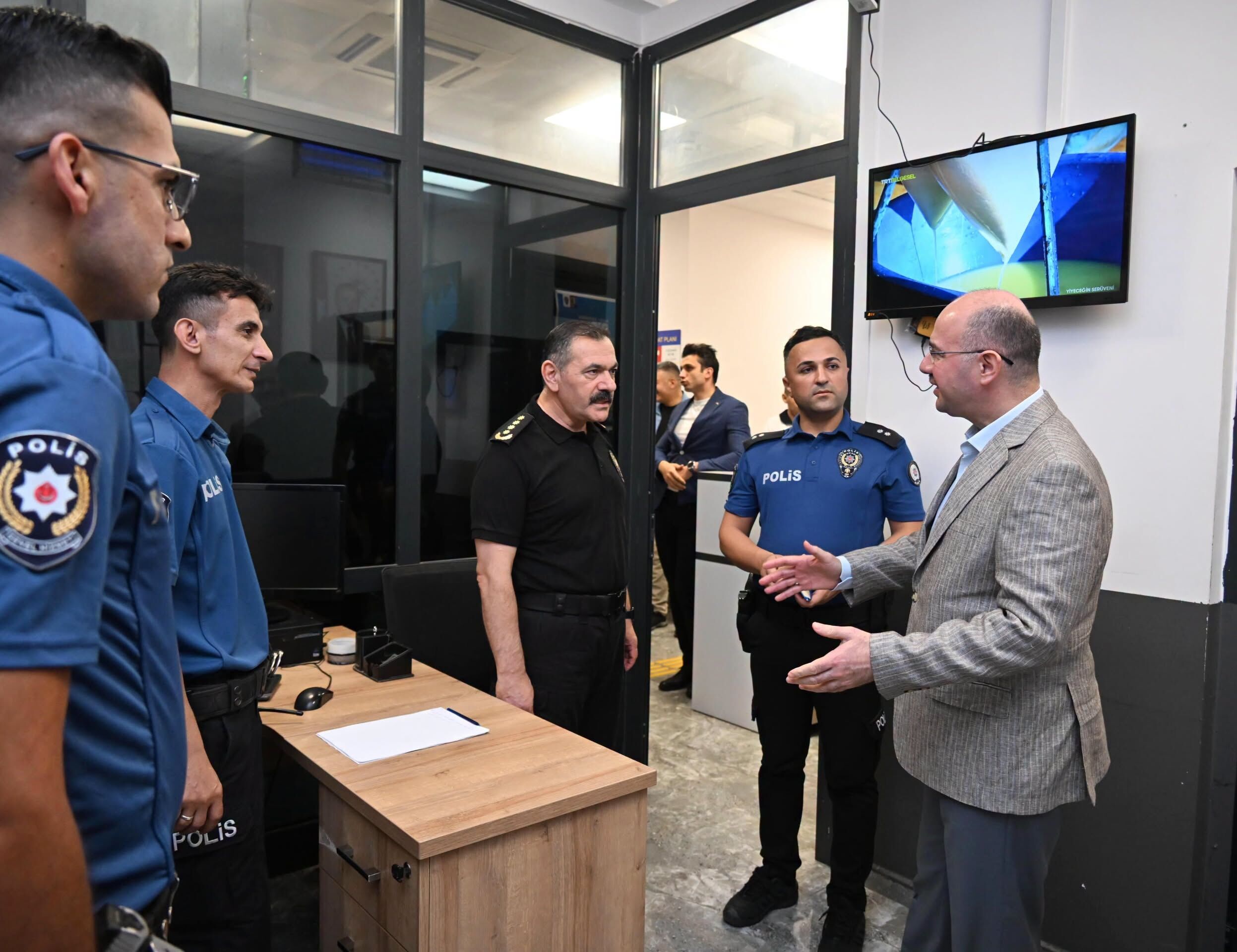 Vali Serdengeçti Polis Merkezinde İncelemelerde Bulundu6