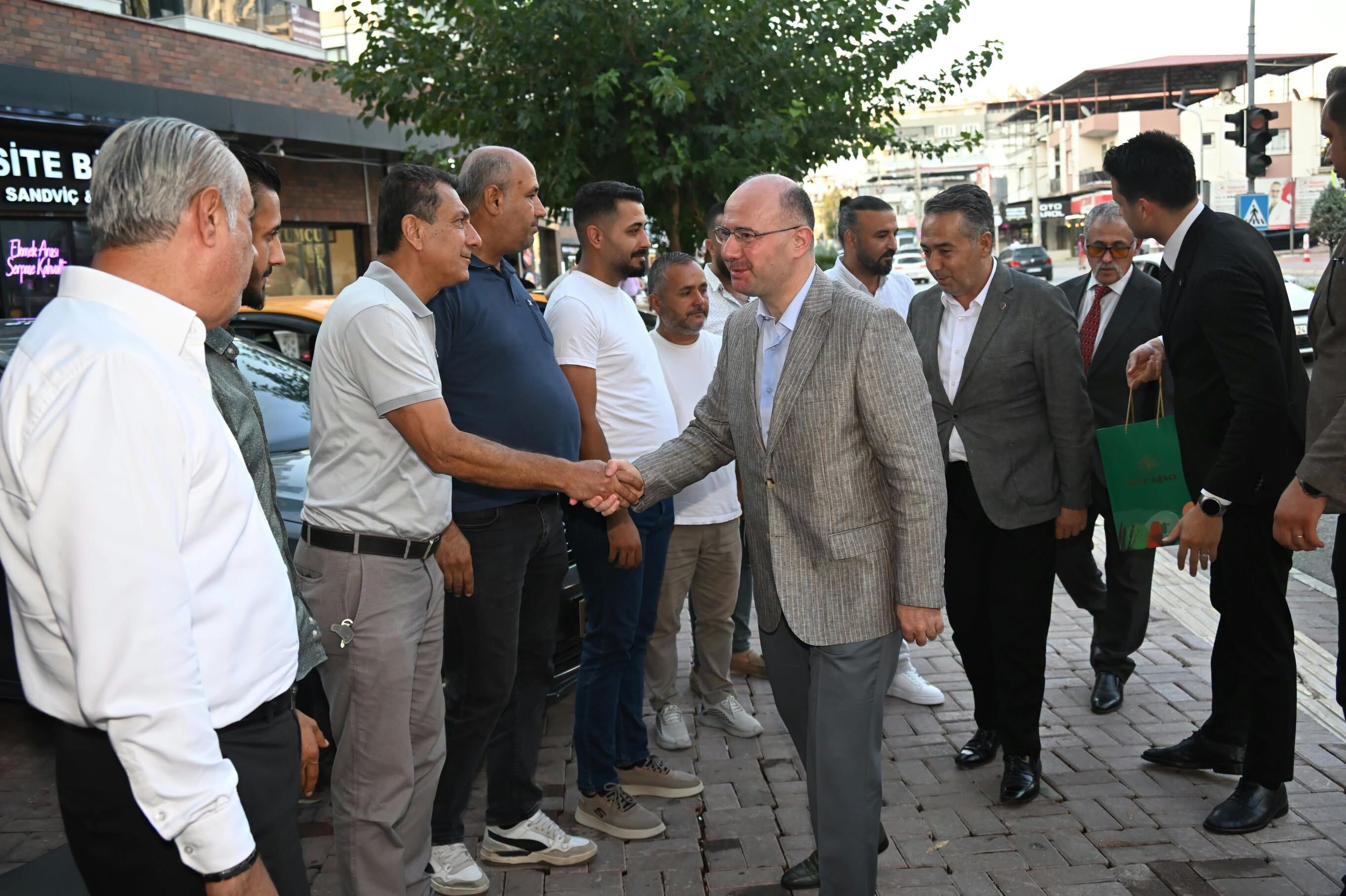Vali Serdengeçti’den Osmaniyeli Taksicilere Sıcak Ziyaret (5)