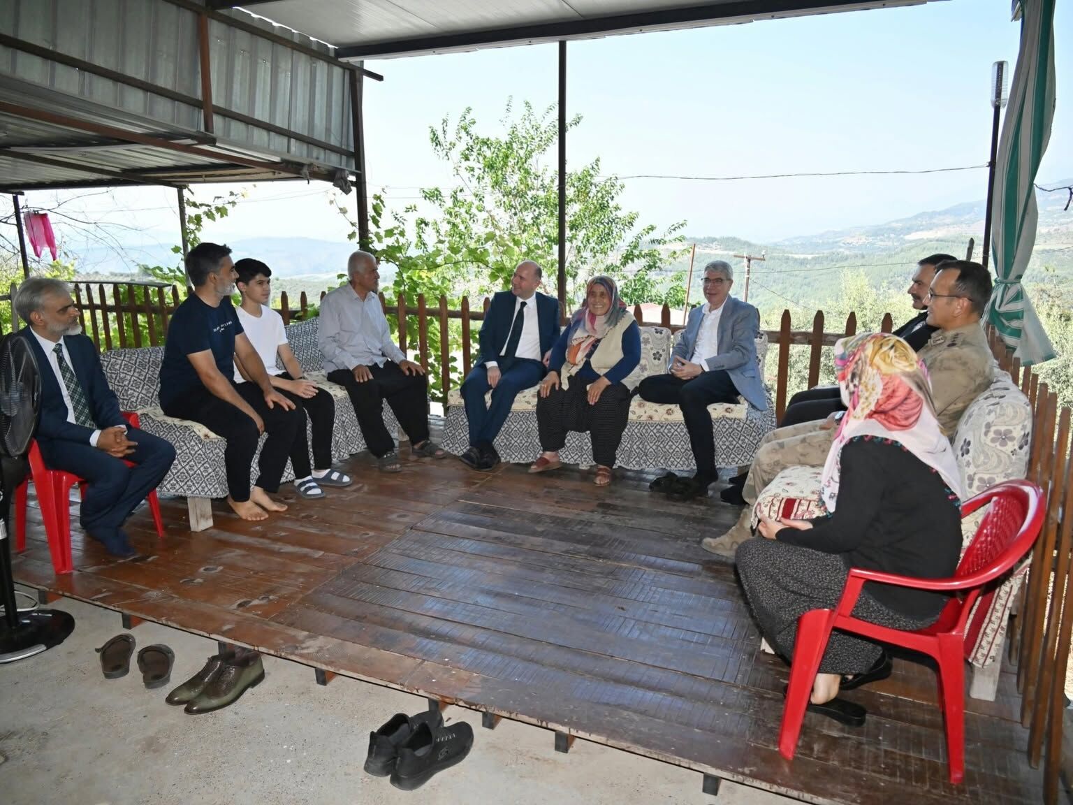 Vali Serdengeçti’den Şehit Ailesine Ziyaret (1)