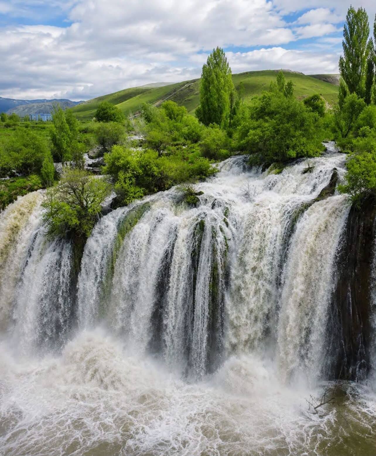 Van Muradiye Şelalesi Her Mevsim Ziyaretçileri Büyülüyor