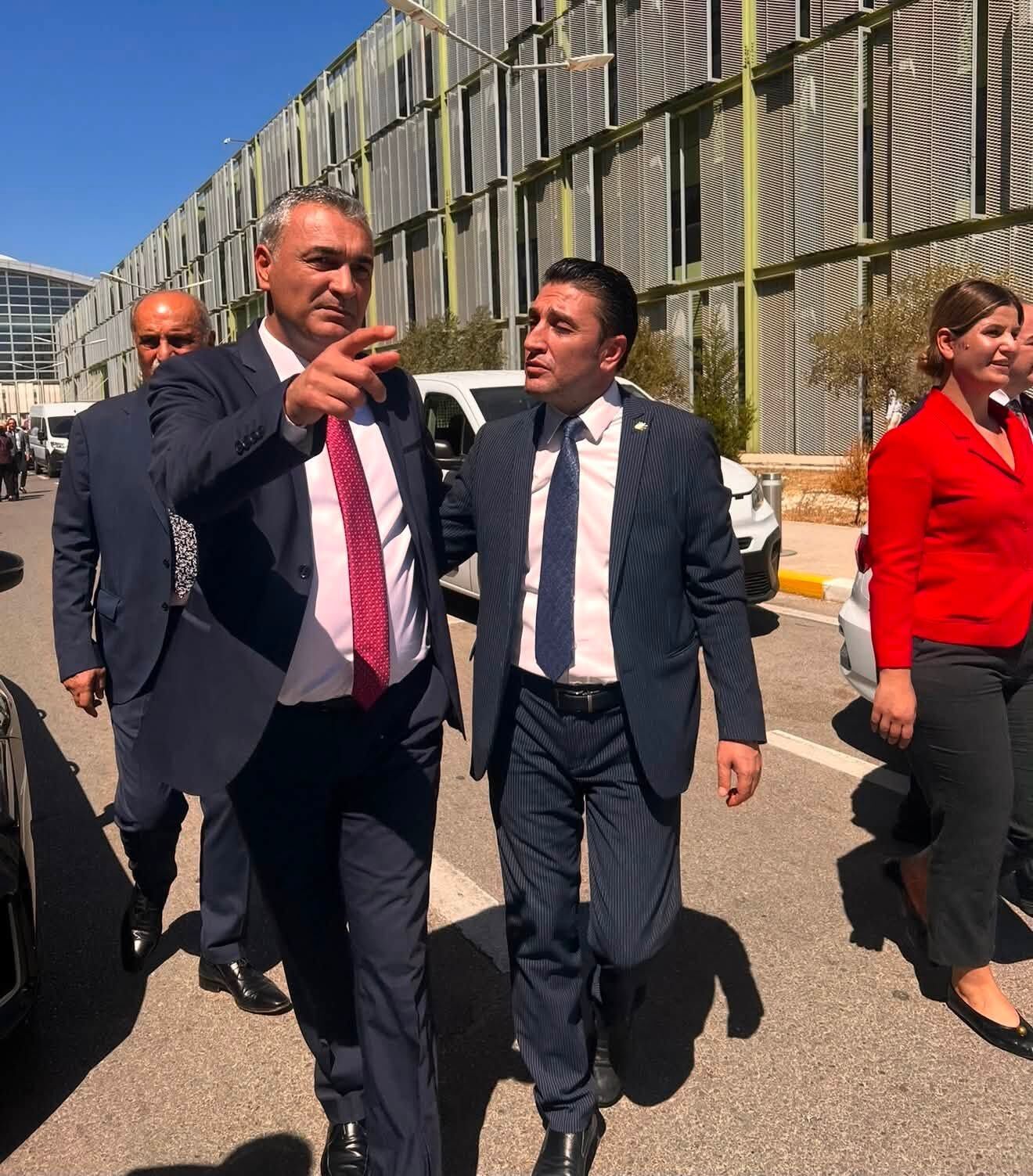 CHP Osmaniye İl Başkanı Rıza Tekerek İzmir’de Kılıçdaroğlu’nu Karşıladı