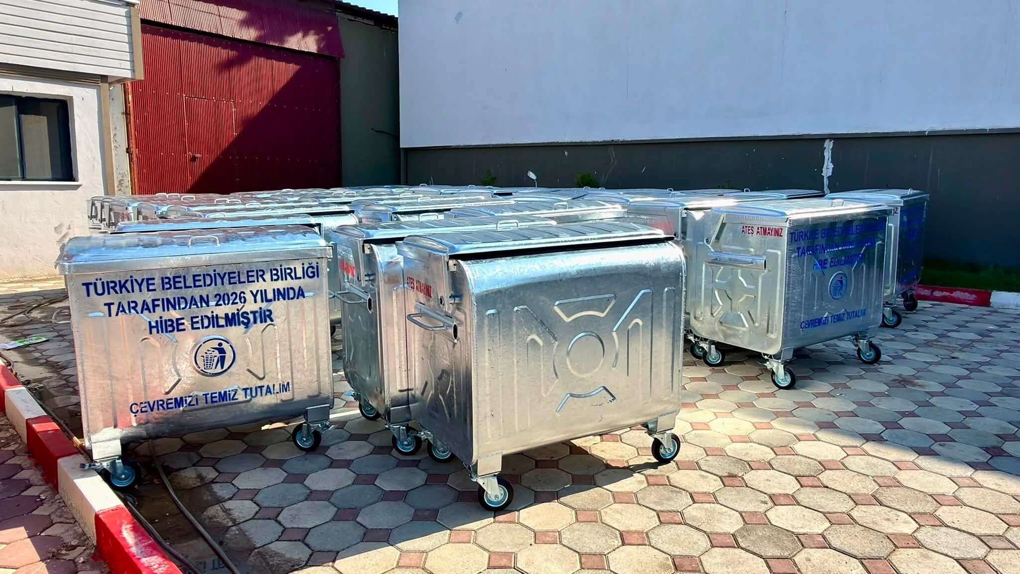 Yarbaşı Belediye Başkanı Ökkeş Aksoy’a 30 konteyner desteği