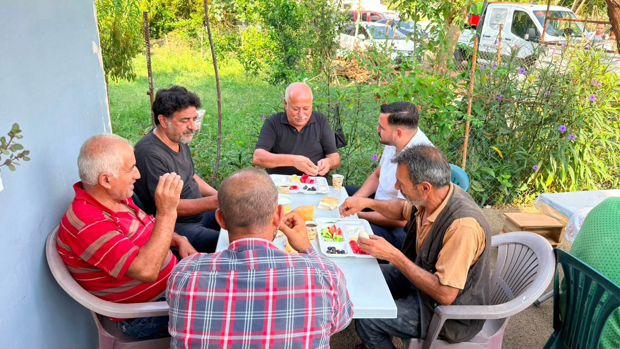 Yarbaşı Belediye Başkanı Ökkeş Aksoy Sahada Kahvaltı Yaptı