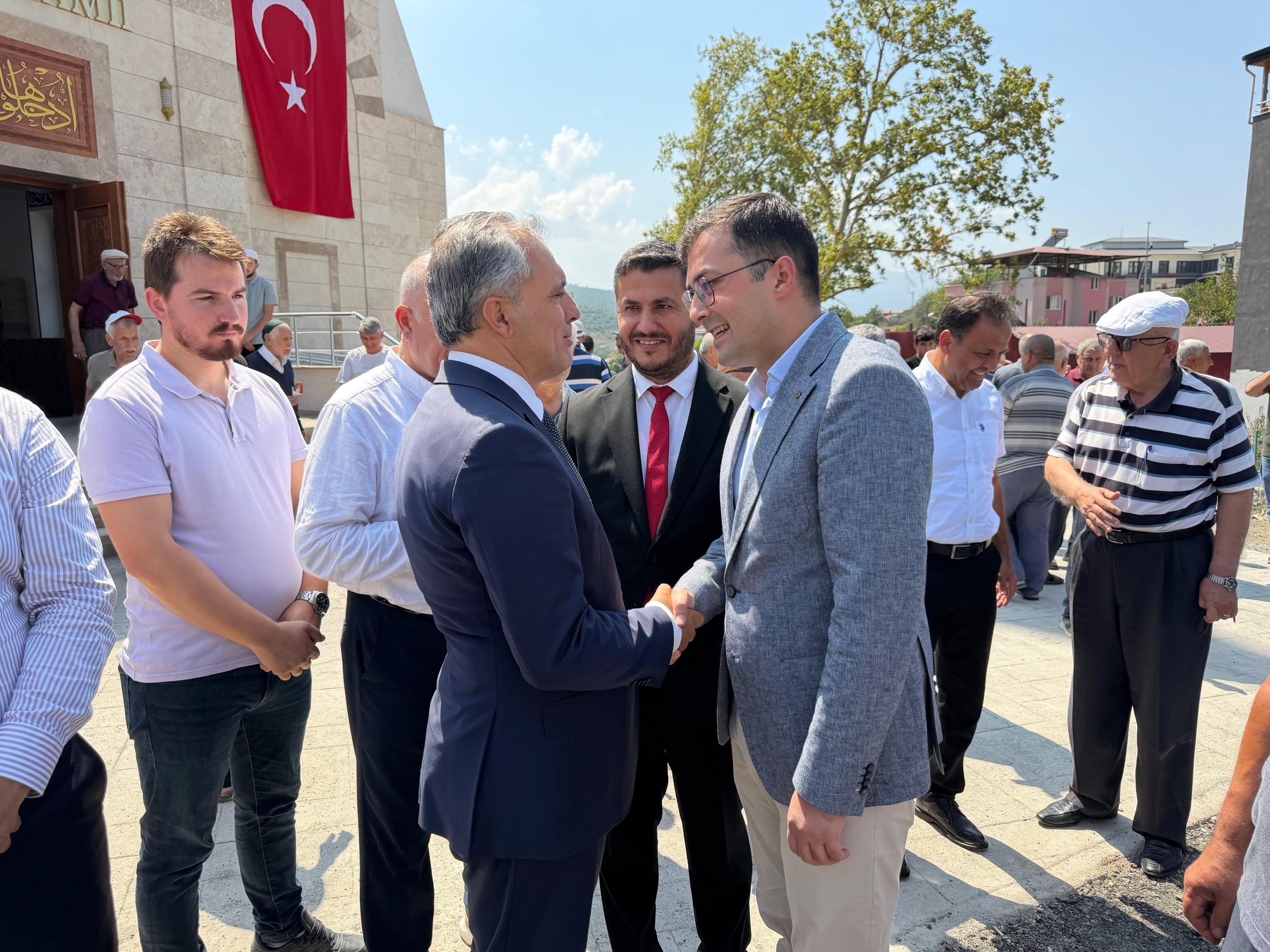 Başkan İbrahim Çenet Devlet Bahçeli Camii’nde Buluştu