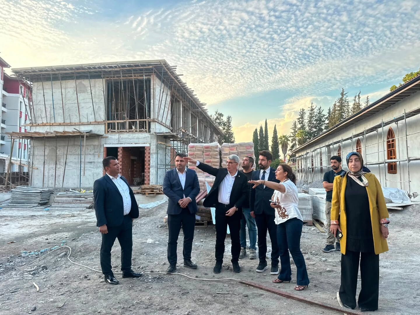 Osmaniye'de Milletvekili Gülsoy Kütüphane İnşaatını İnceledi-1