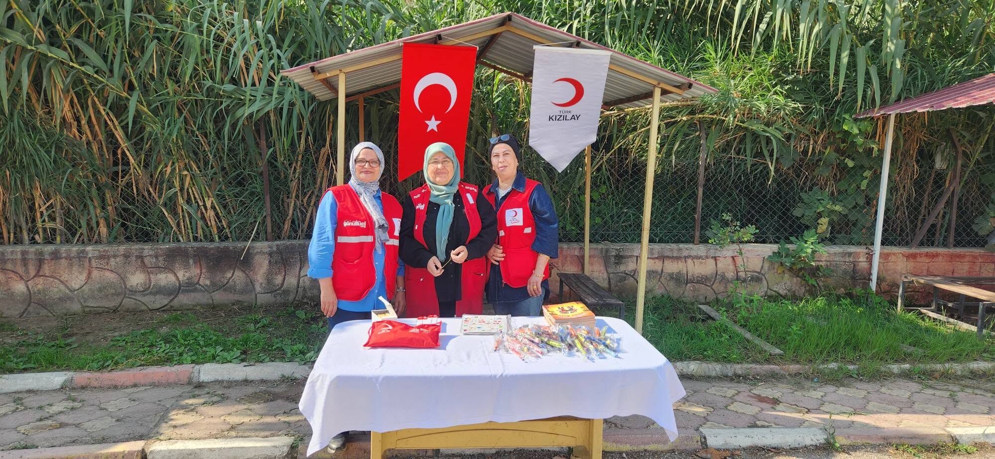 Kadirli’de Öğrencilere Kızılay ve Sağlık Desteği
