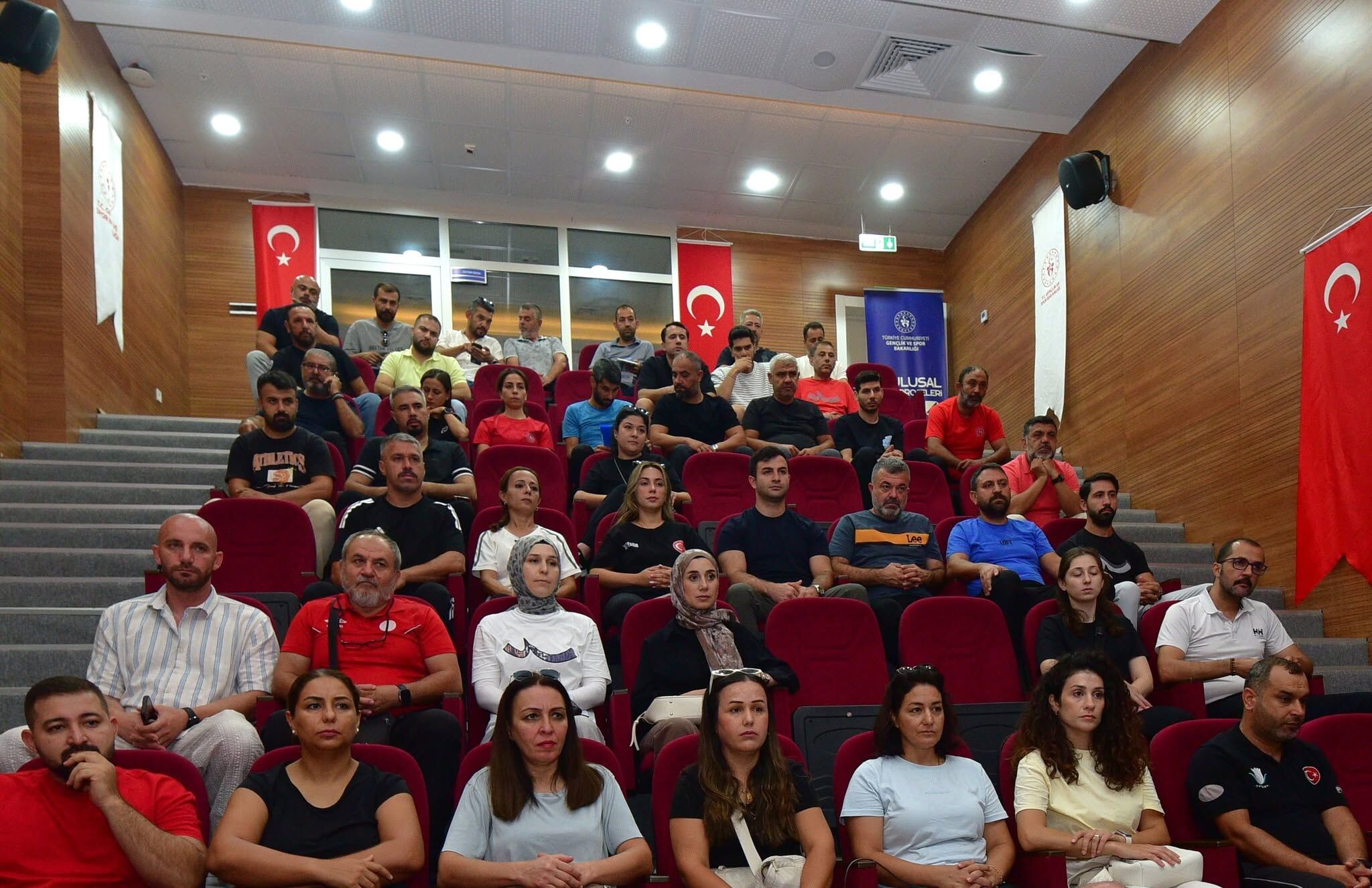Osmaniye'de Antrenörlerle Yeni Sezon Toplantısı