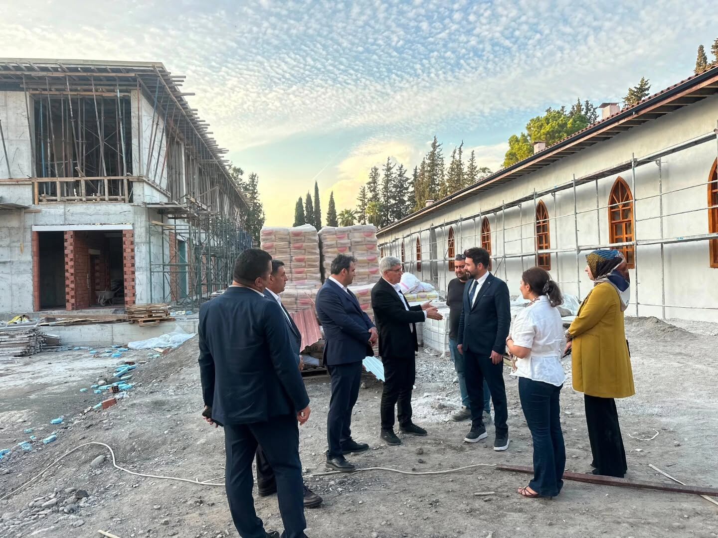 Osmaniye'de Milletvekili Gülsoy Kütüphane İnşaatını İnceledi