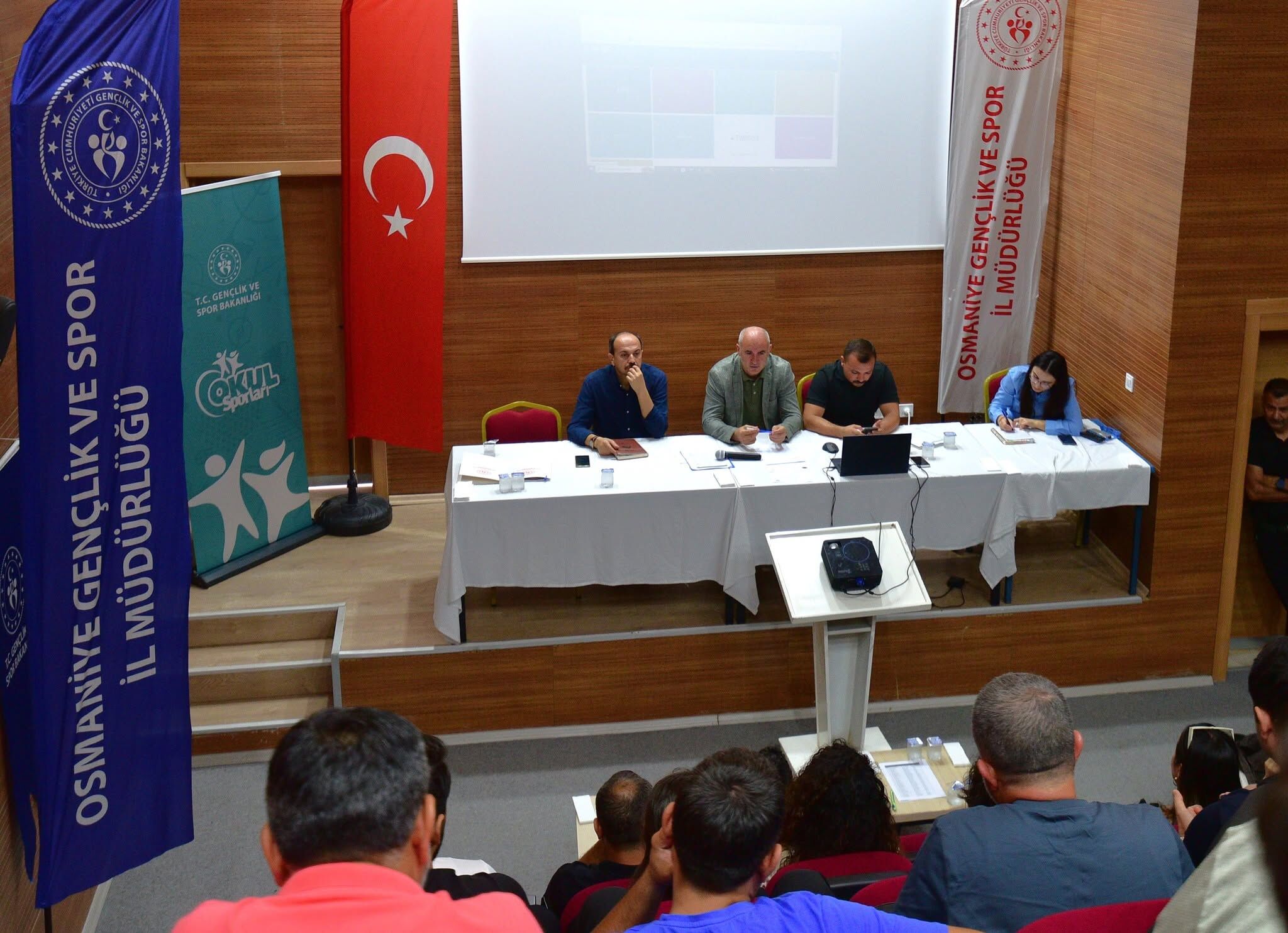 Osmaniye'de Antrenörlerle Yeni Sezon Toplantısı
