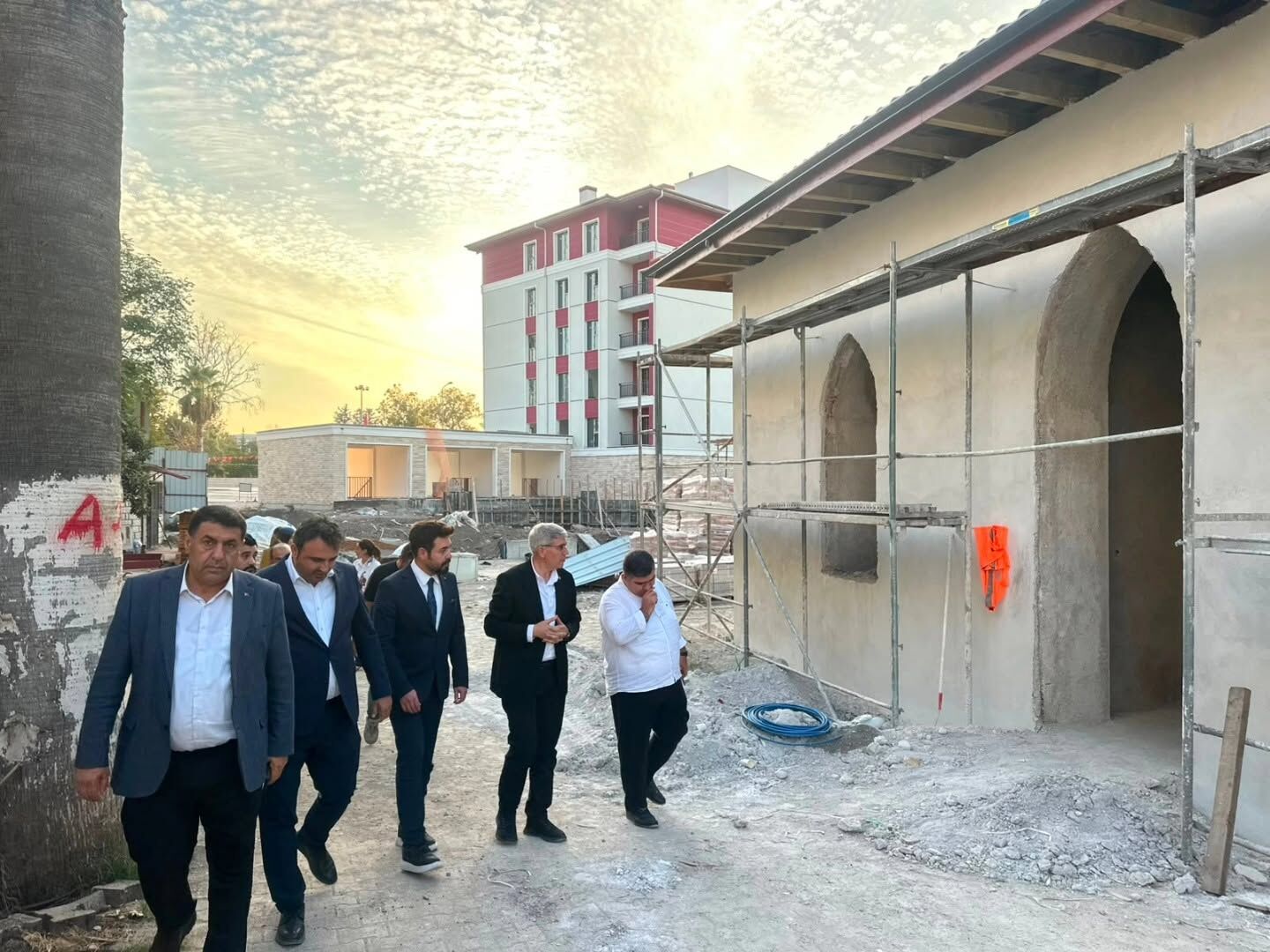 Osmaniye'de Milletvekili Gülsoy Kütüphane İnşaatını İnceledi