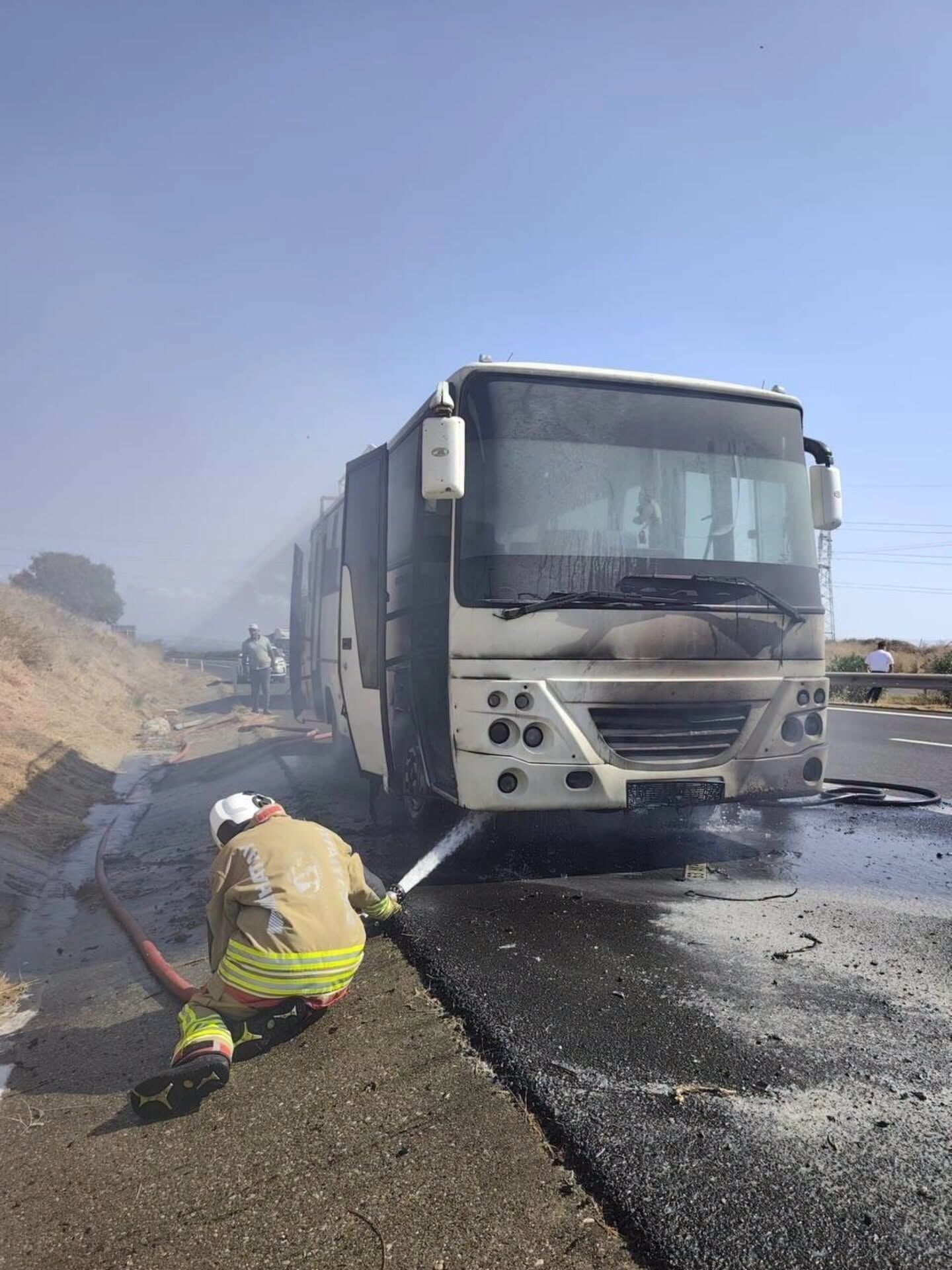 Erzin-Adana Yolunda Otobüs Yangını Paniği