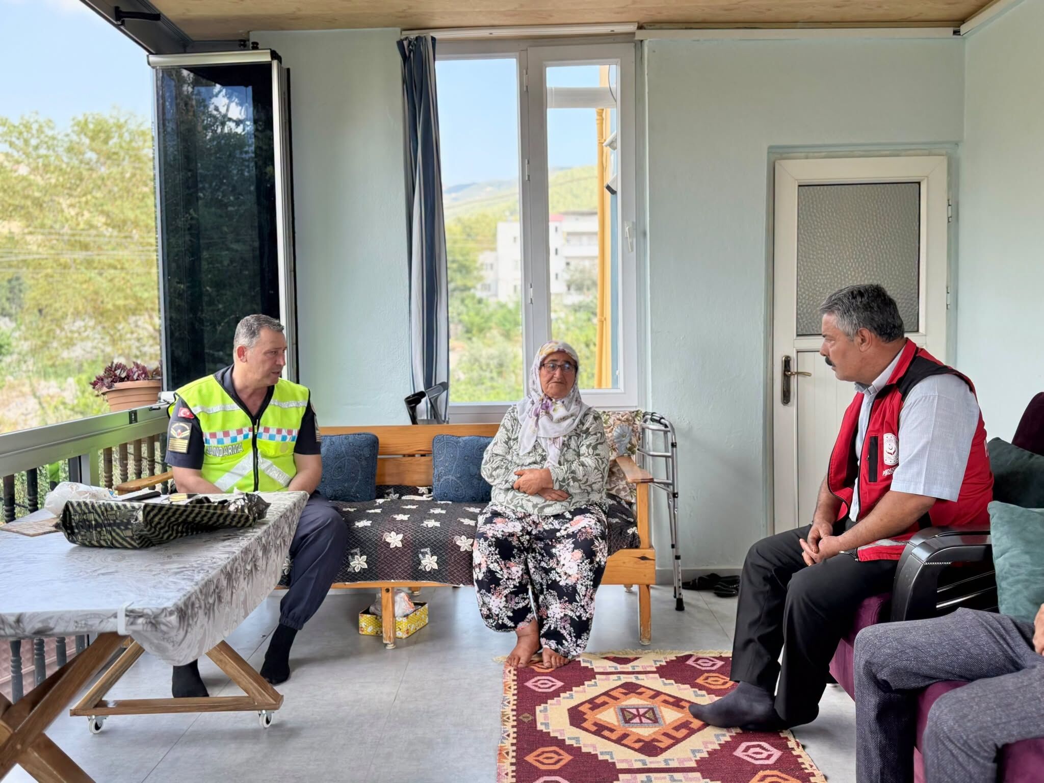 Düziçi Sosyal Hizmet ve Jandarmadan Şehit Annesine Ziyaret