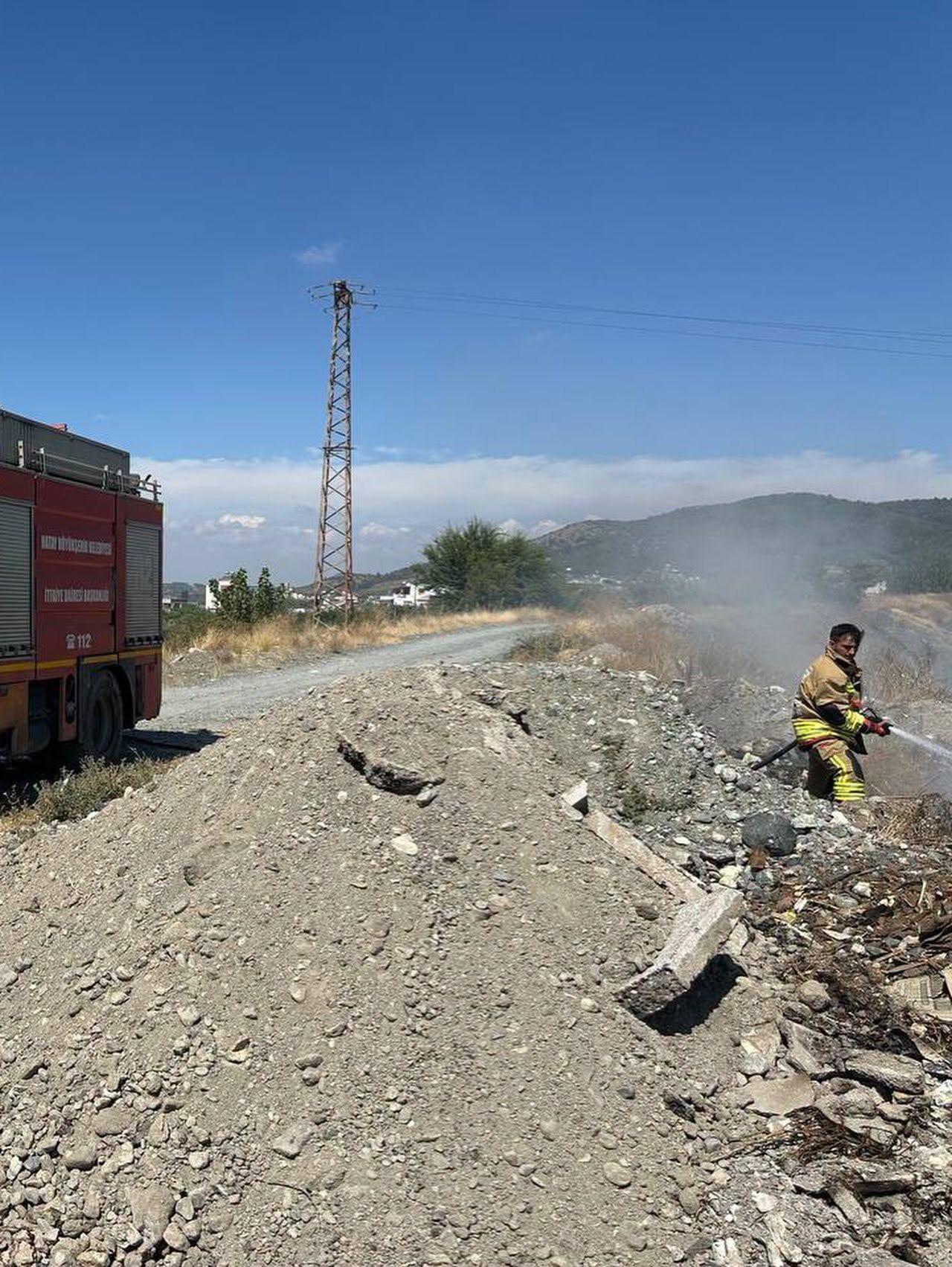 Hatay’da 4 İlçede Yangın Alarmı İtfaiye Seferber Oldu