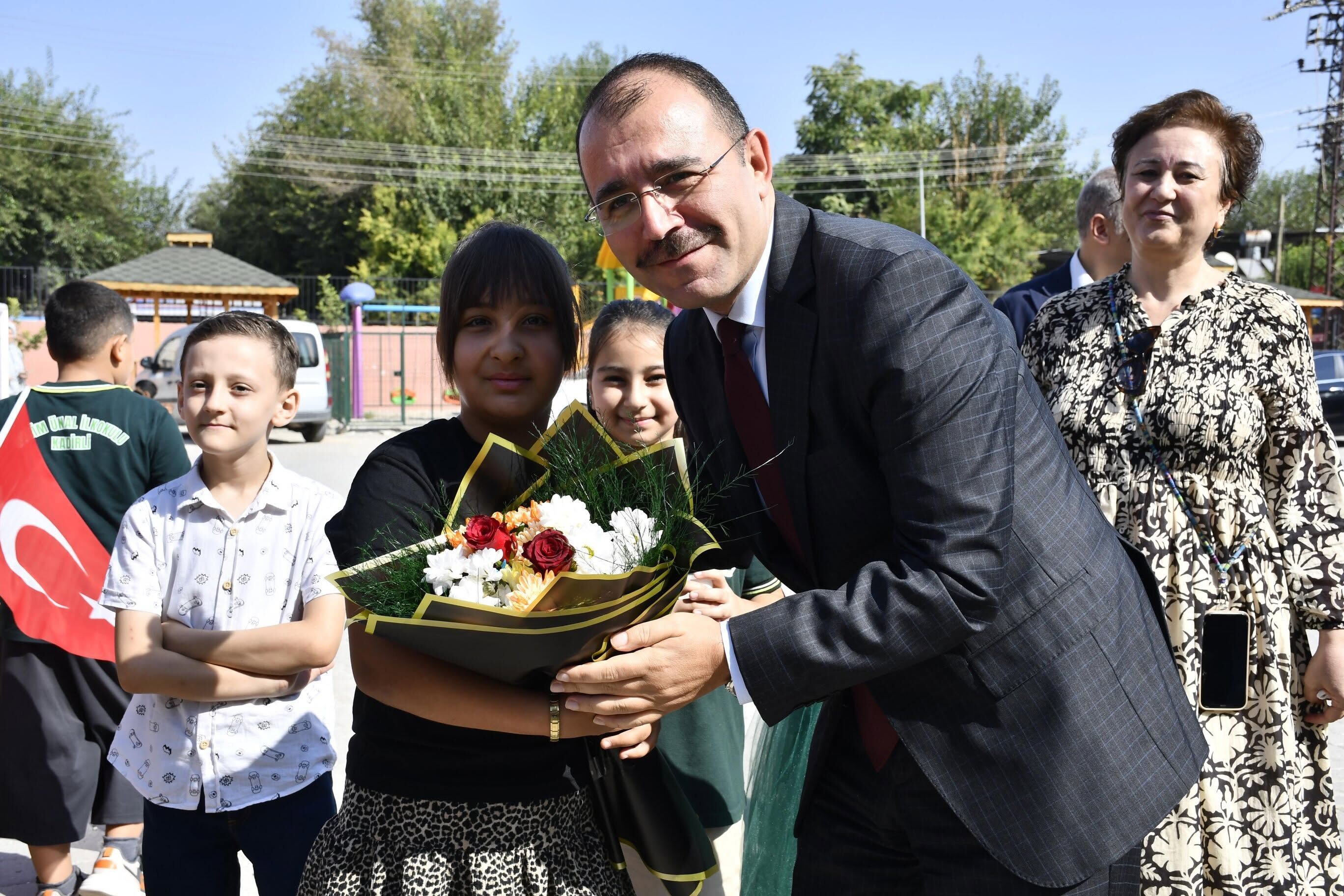 Kadirli’de İlköğretim Haftası Renkli Görüntülere Sahne Oldu