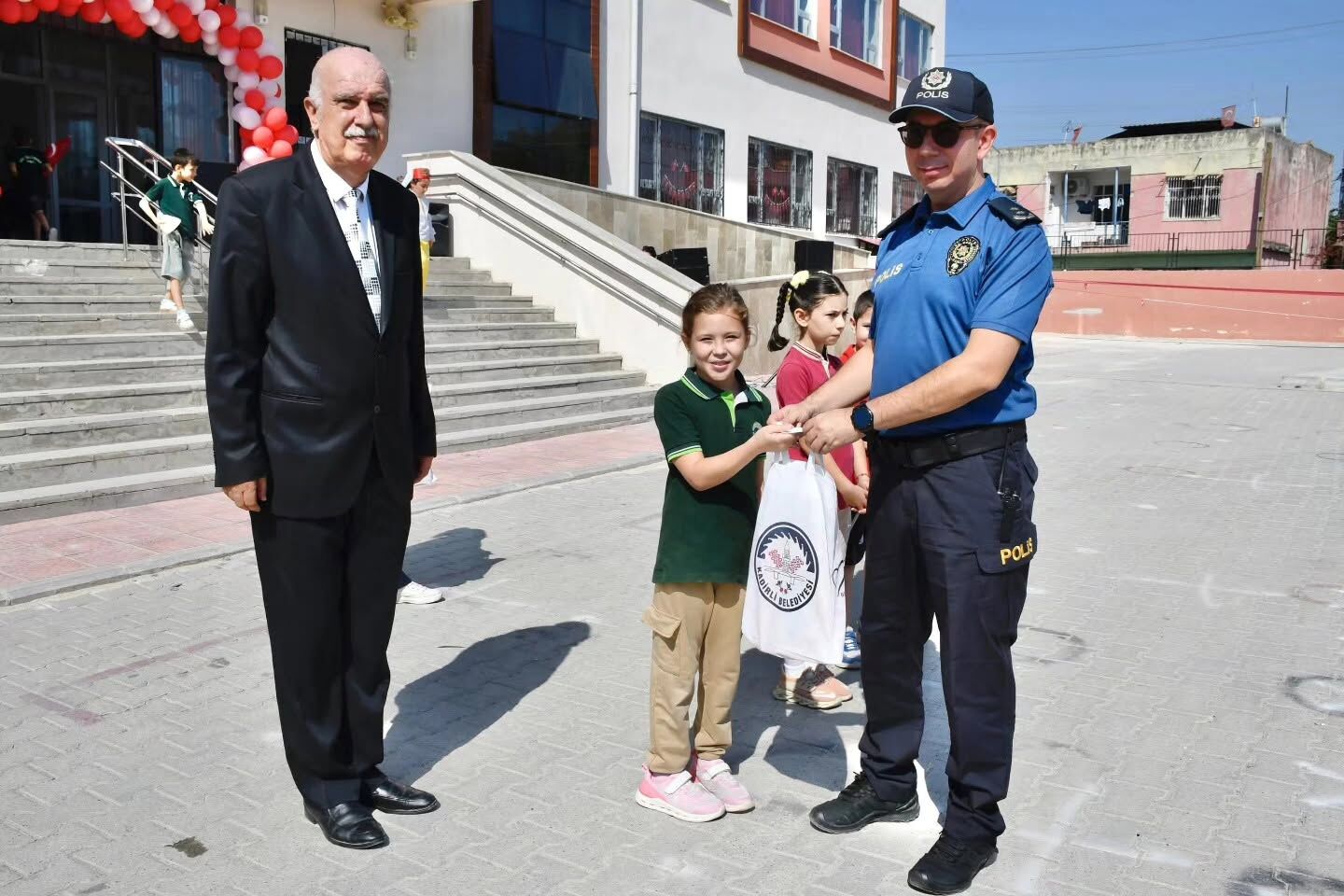 Kadirli'de Öğrencilerin İlköğretim Haftası Coşkusu