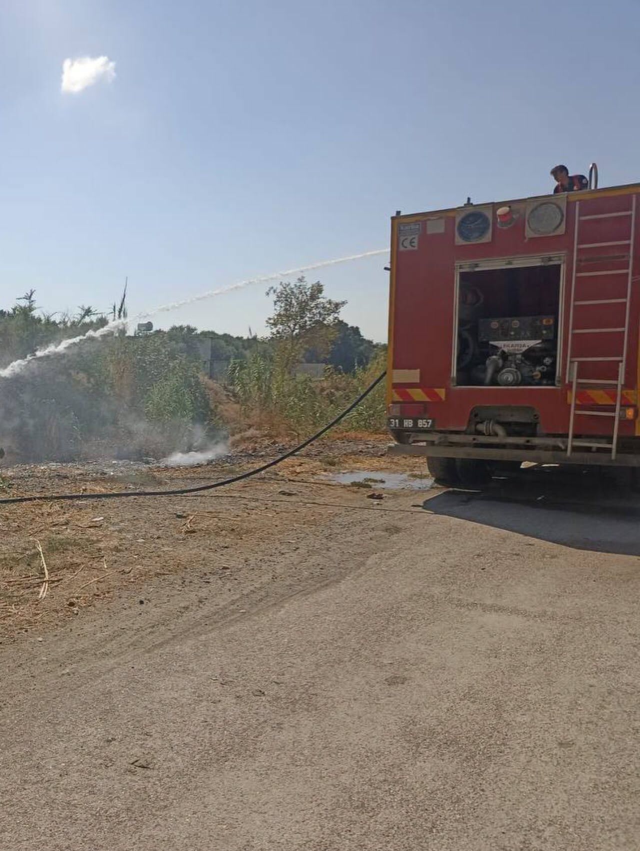 Hatay’da 4 İlçede Yangın Çıktı İtfaiye Müdahale Etti-1