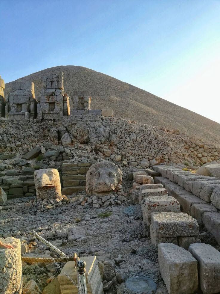 Nemrut Dağı'nda 2 Bin Yıllık Tarihin İzleri