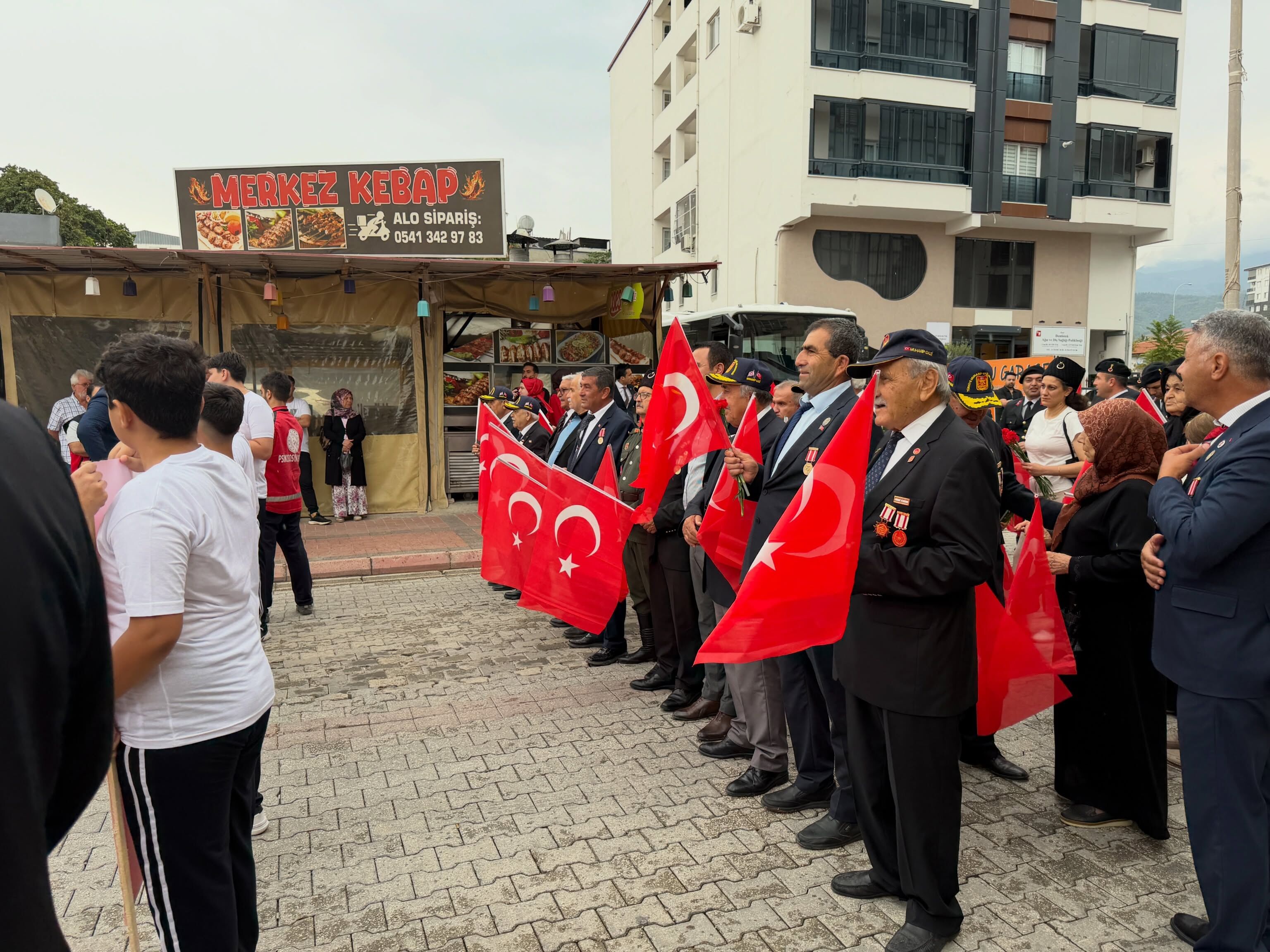 Osmaniye’de İl Sağlık Müdürü Naci Yılmaz Gazilerle Yürüdü