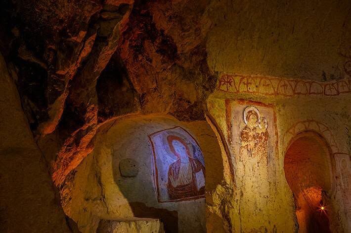 Nevşehir'de Bin Yıllık Freskleriyle Karanlık Kilise