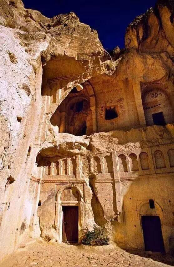 Nevşehir'de Bin Yıllık Freskleriyle Karanlık Kilise-1