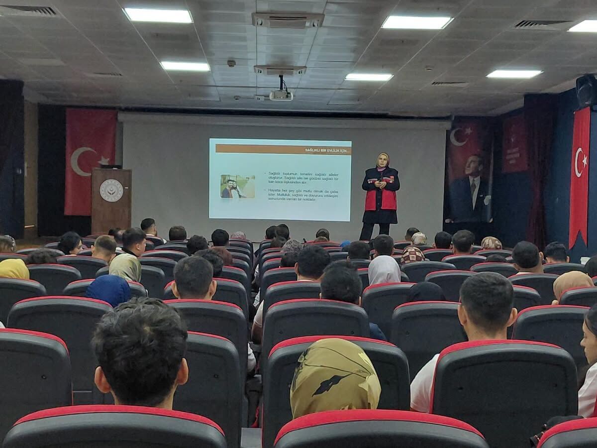 Osmaniye'de Gençlere Evlilik Öncesi Eğitim