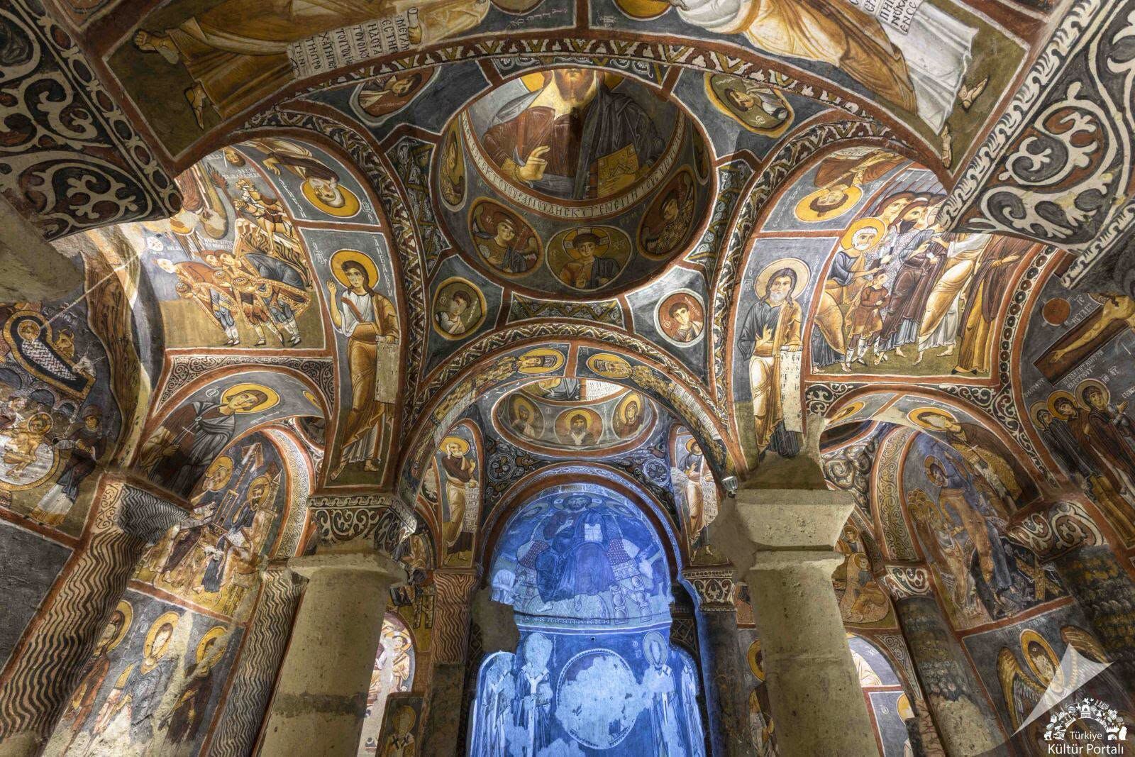 Nevşehir'de Bin Yıllık Freskleriyle Karanlık Kilise