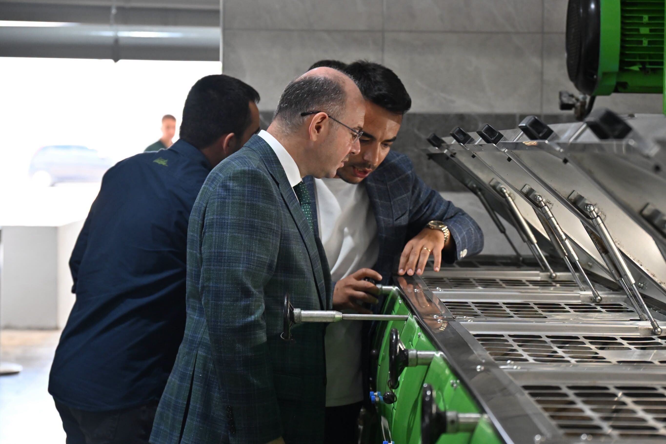 Osmaniye Valisi Serdengeçti Zeytin Sıkımını İnceledi