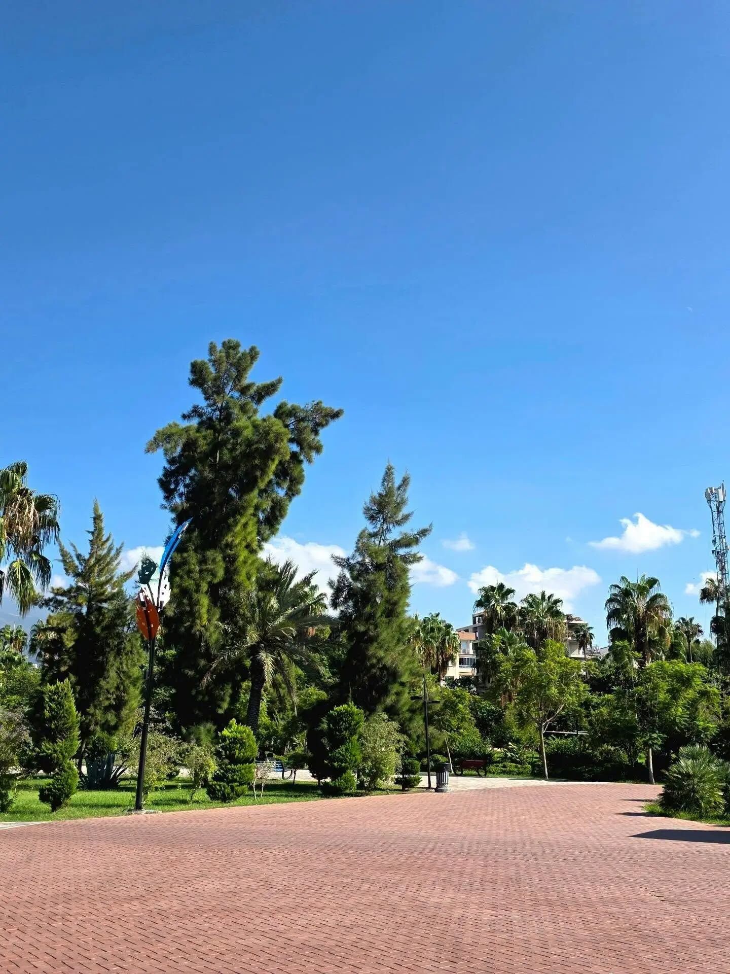 İskenderun Millet Parkı Sakinliğiyle Dikkat Çekiyor