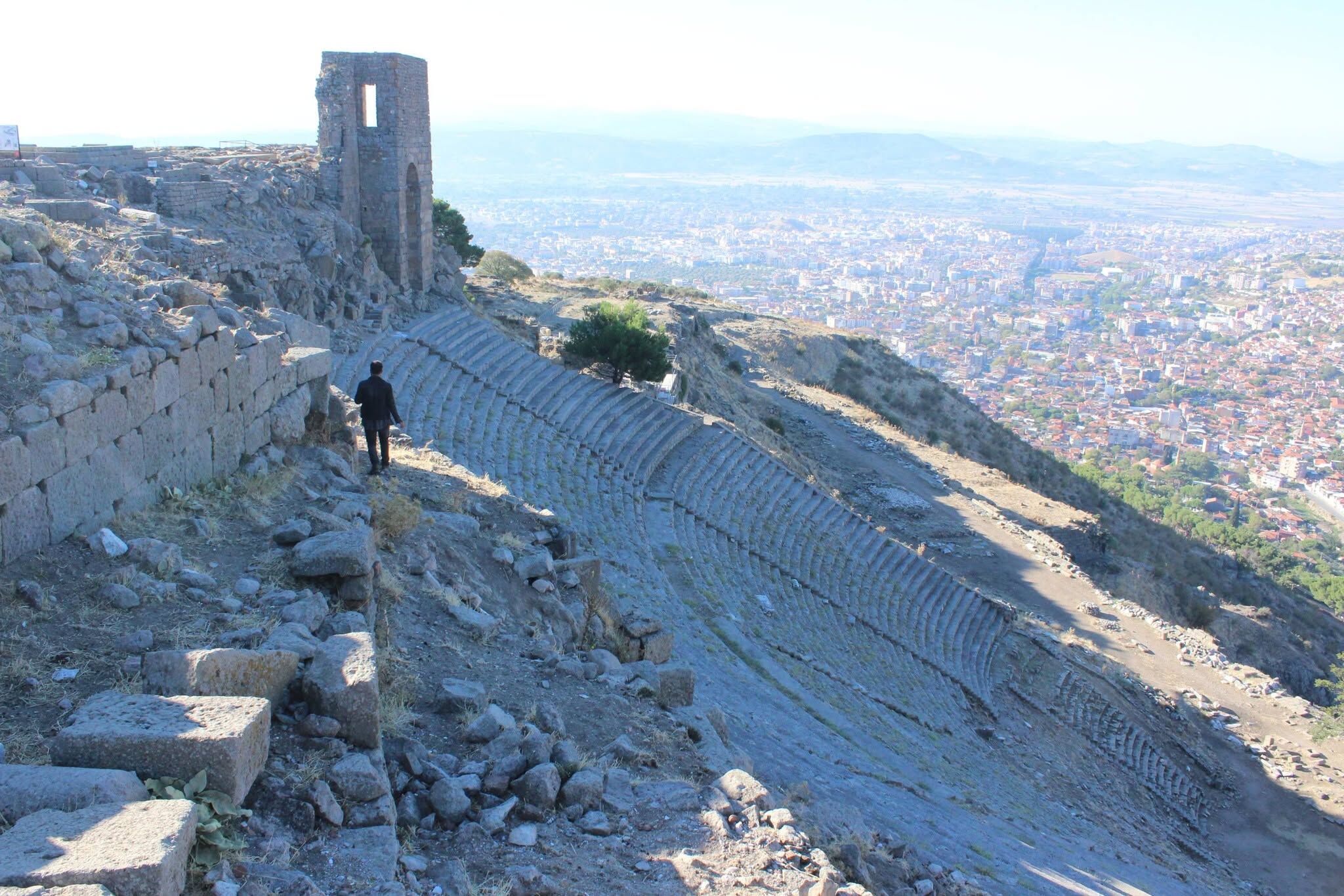 Bergama’da Dünyanın En Dik Antik Tiyatrolarından Biri-1