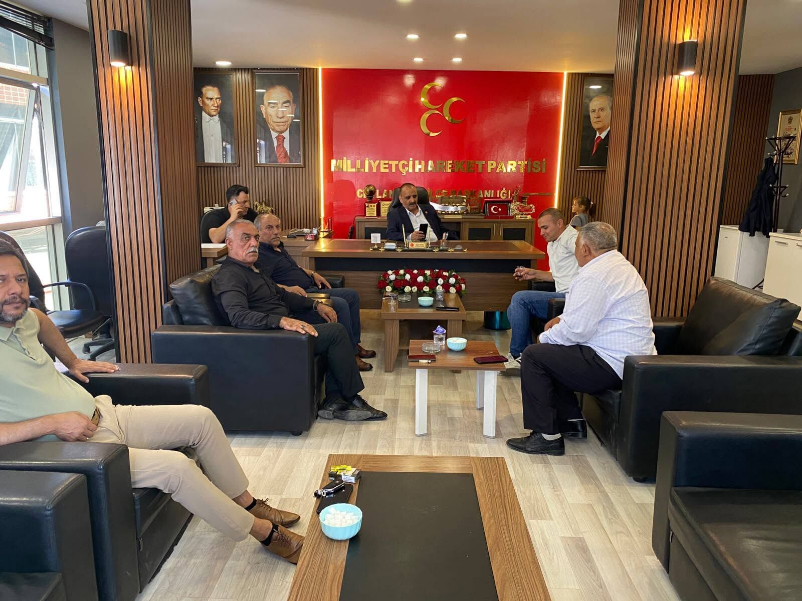 Ceylanpınar'da MHP İlçe Başkanı Tetik Misafirlerini Ağırladı