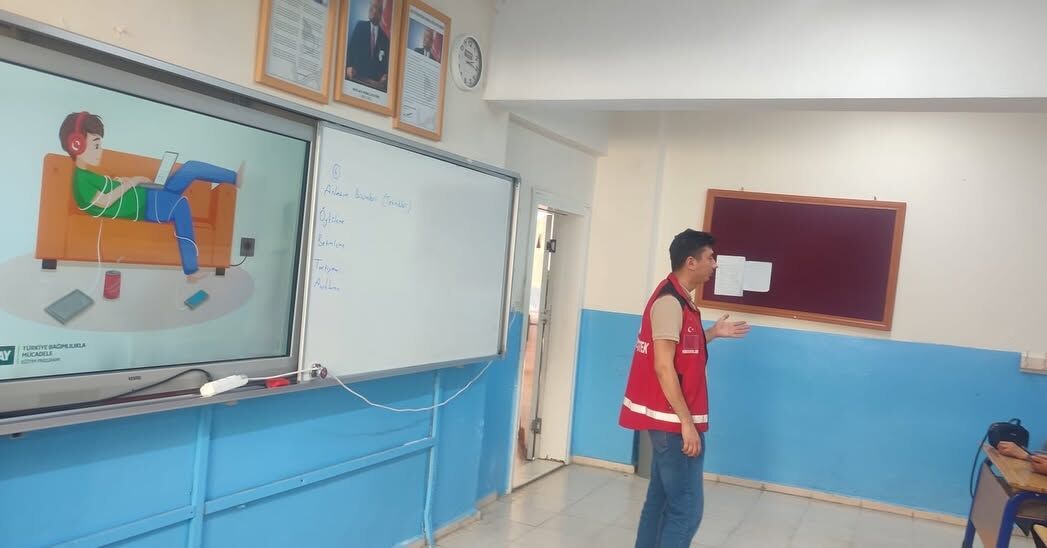 Bahçe’de Velilere Okul ve Aile Eğitimi Verildi