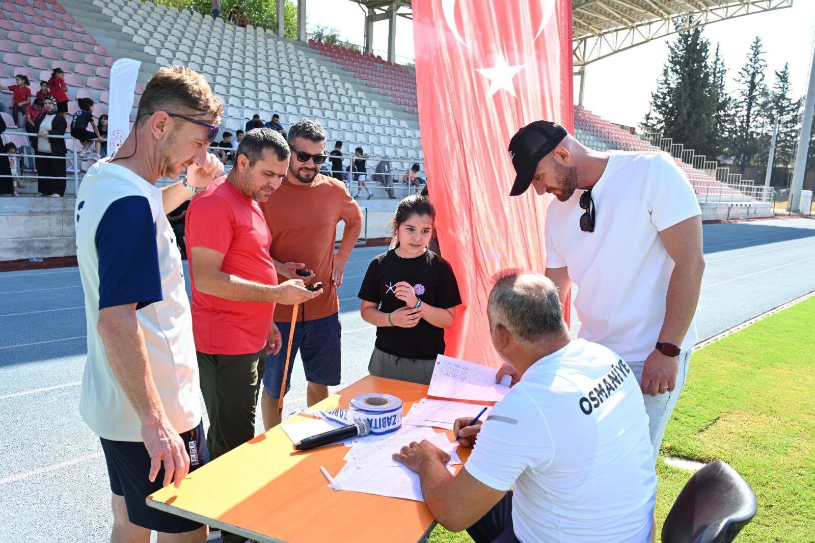 Kadirli’de Atletizm Şenliğinde Genç Yetenekler Keşfediliyor