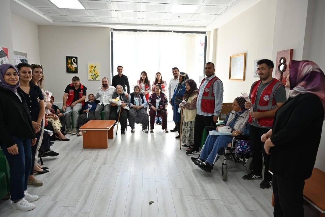 Kadirli’de Huzurevine Dünya Yaşlılar Günü Ziyareti-1