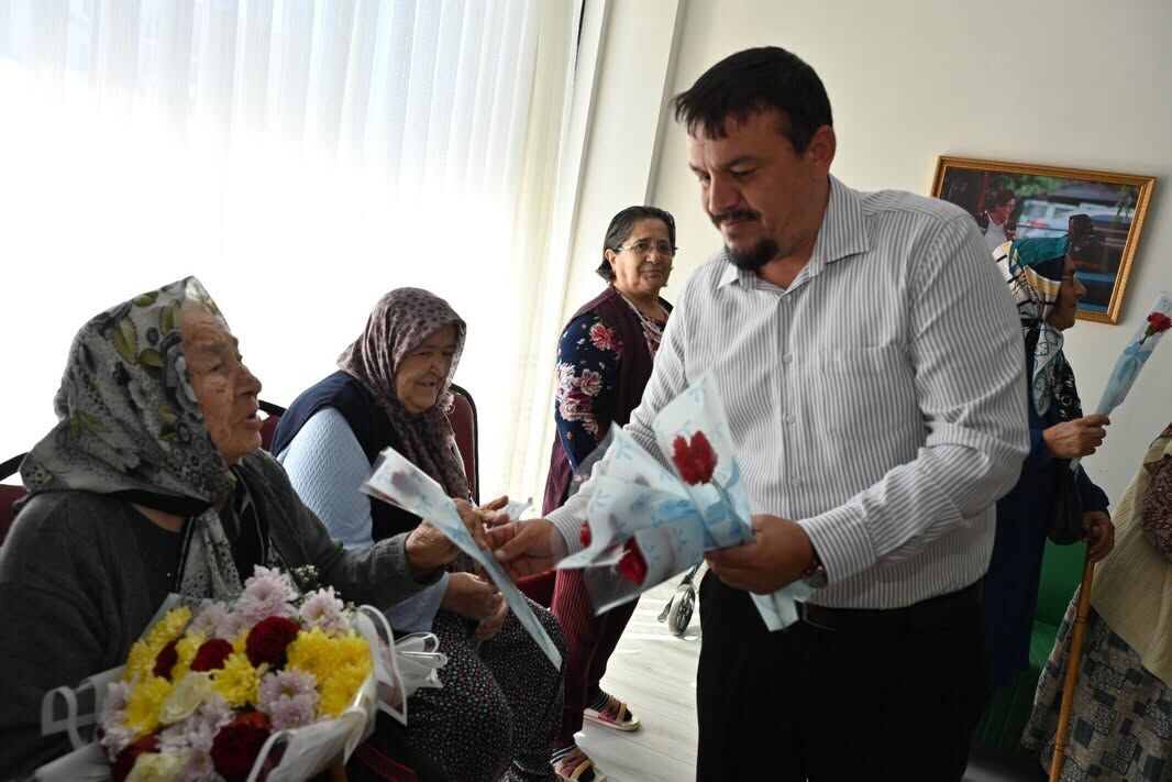 Kadirli’de Huzurevine Dünya Yaşlılar Günü Ziyareti
