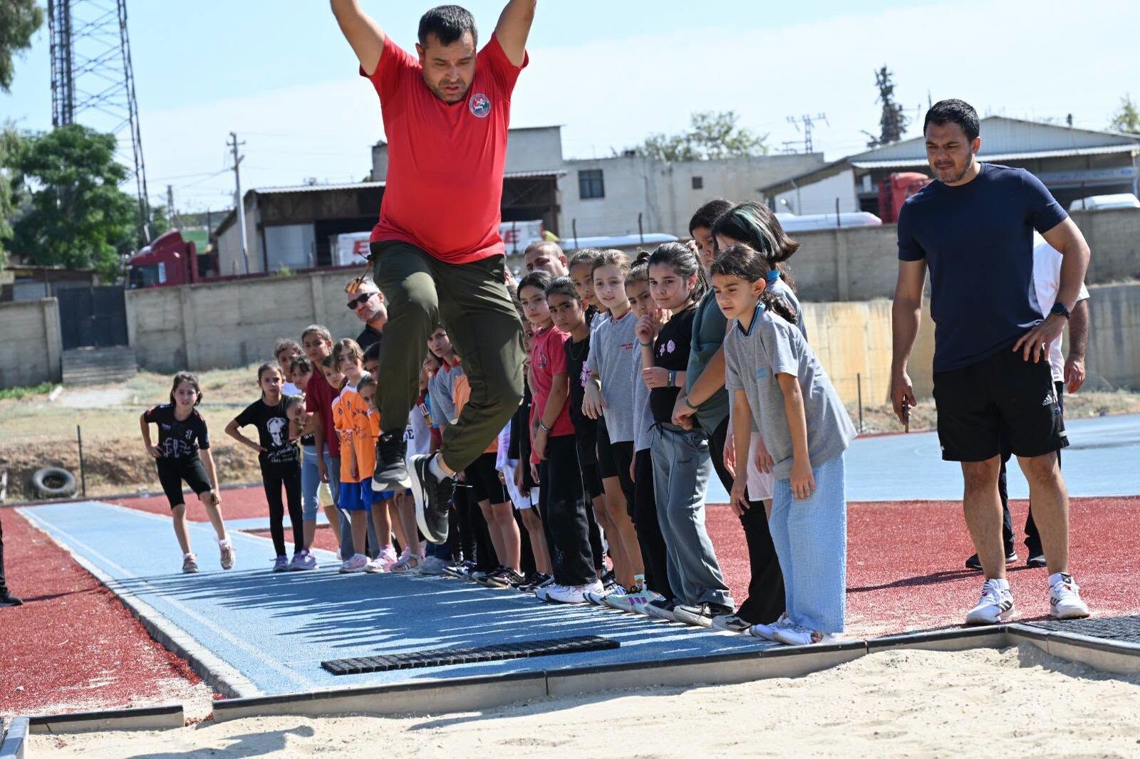 Kadirli’de Atletizm Şenliğinde Genç Yetenekler Keşfediliyor