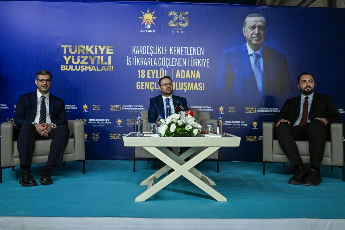Adalet Bakanı Gürlek, Adana'da gençlerle buluştu: