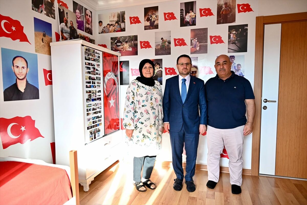 Adalet Bakanı Gürlek, Adana'da şehit ailesini ziyaret etti