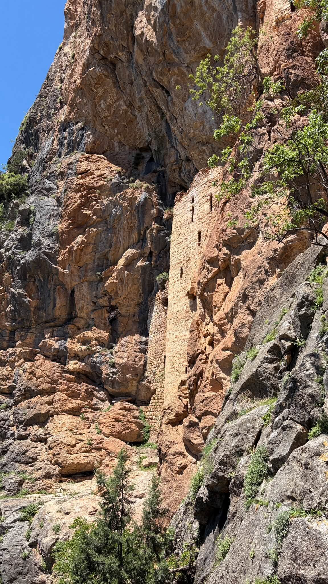 Adana’da Kayalıklar Arasında Saklı Tarihi Manastır2