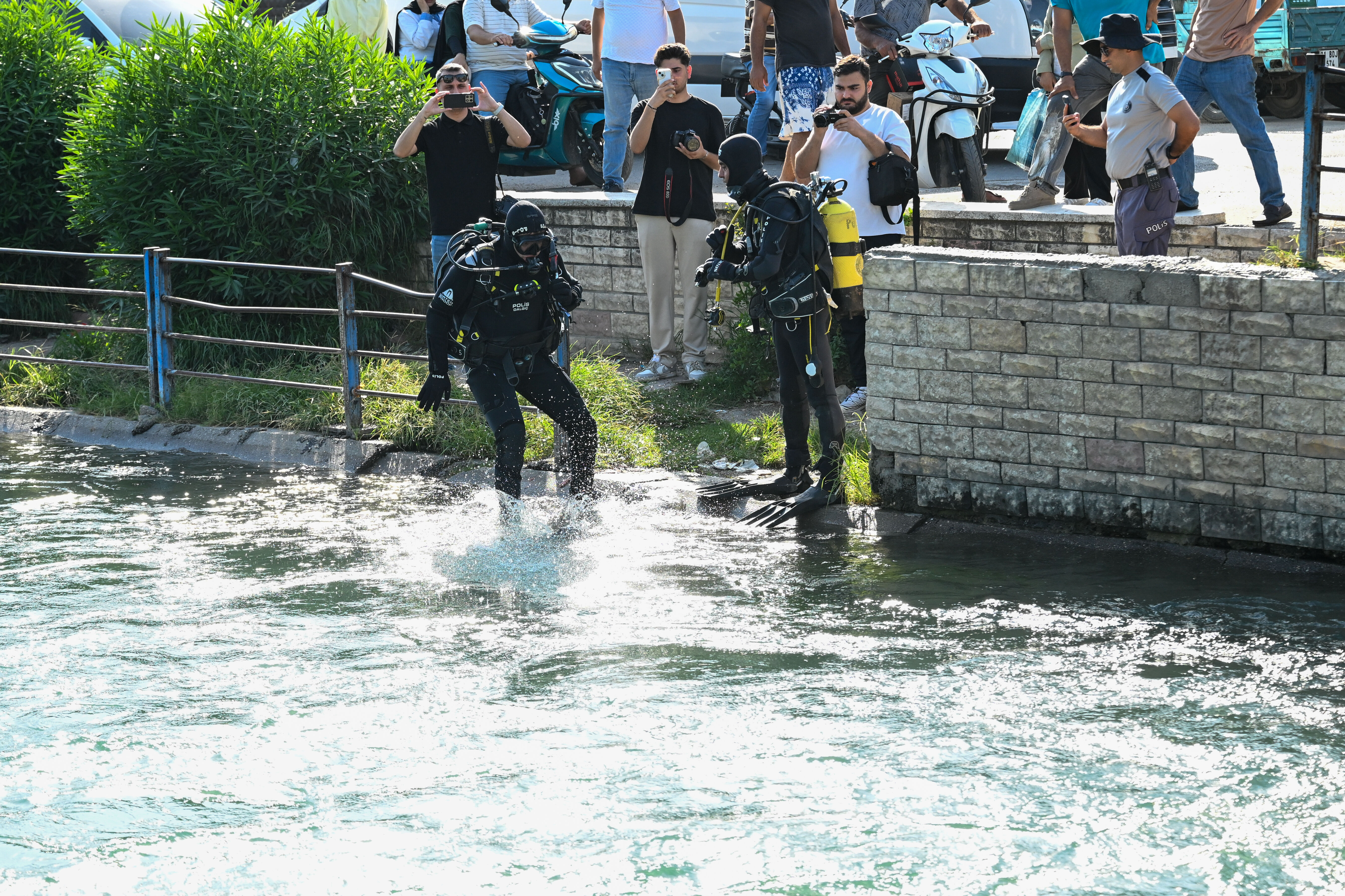 Adana'da sulama kanalına düşen kişi kayboldu