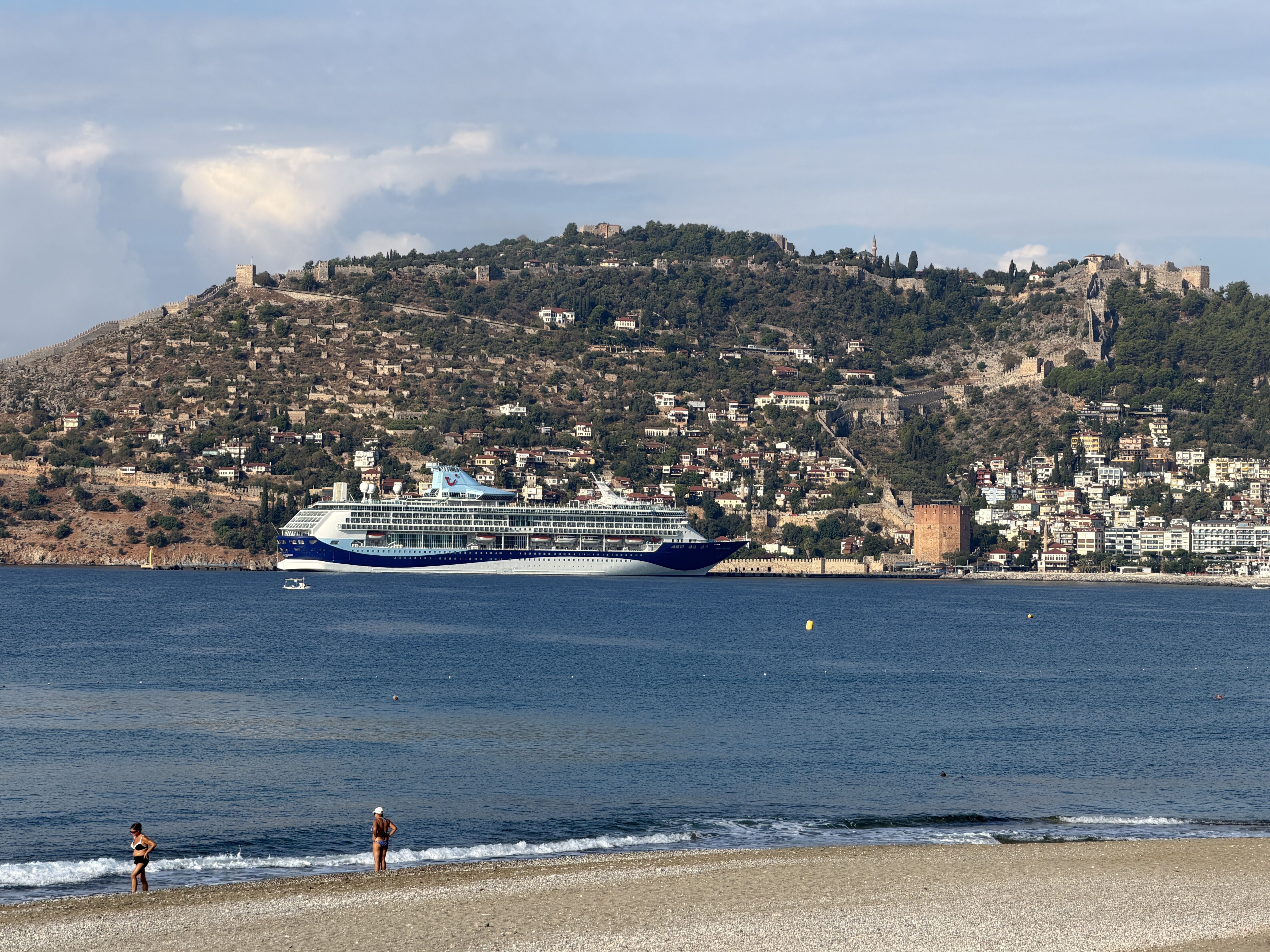 Alanya'ya 'Marella Discovery' kruvaziyeriyle 1765 turist geldi