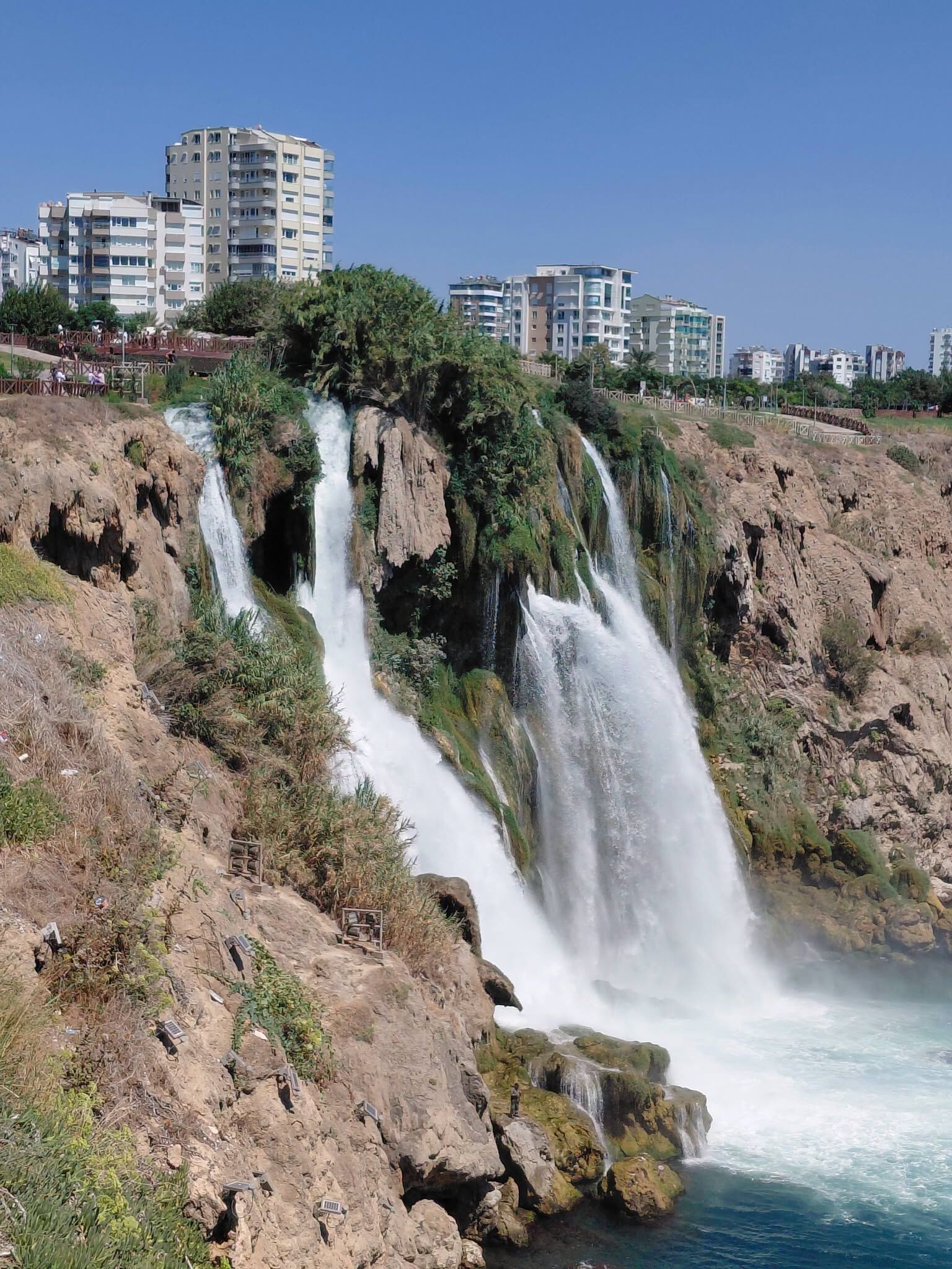Antalya’da Aşağı Düden Şelalesi Ziyaretçileri Büyülüyor5