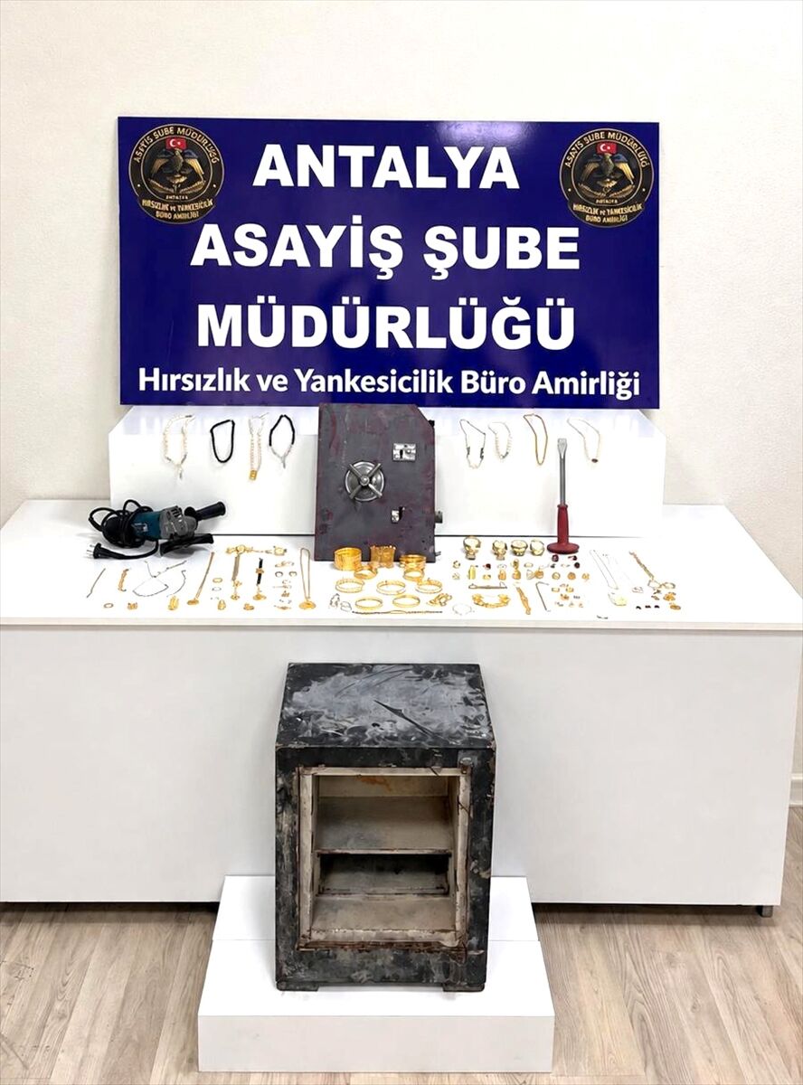 Antalya'da çelik kasa hırsızlığına karışan 3 şüpheli tutuklandı