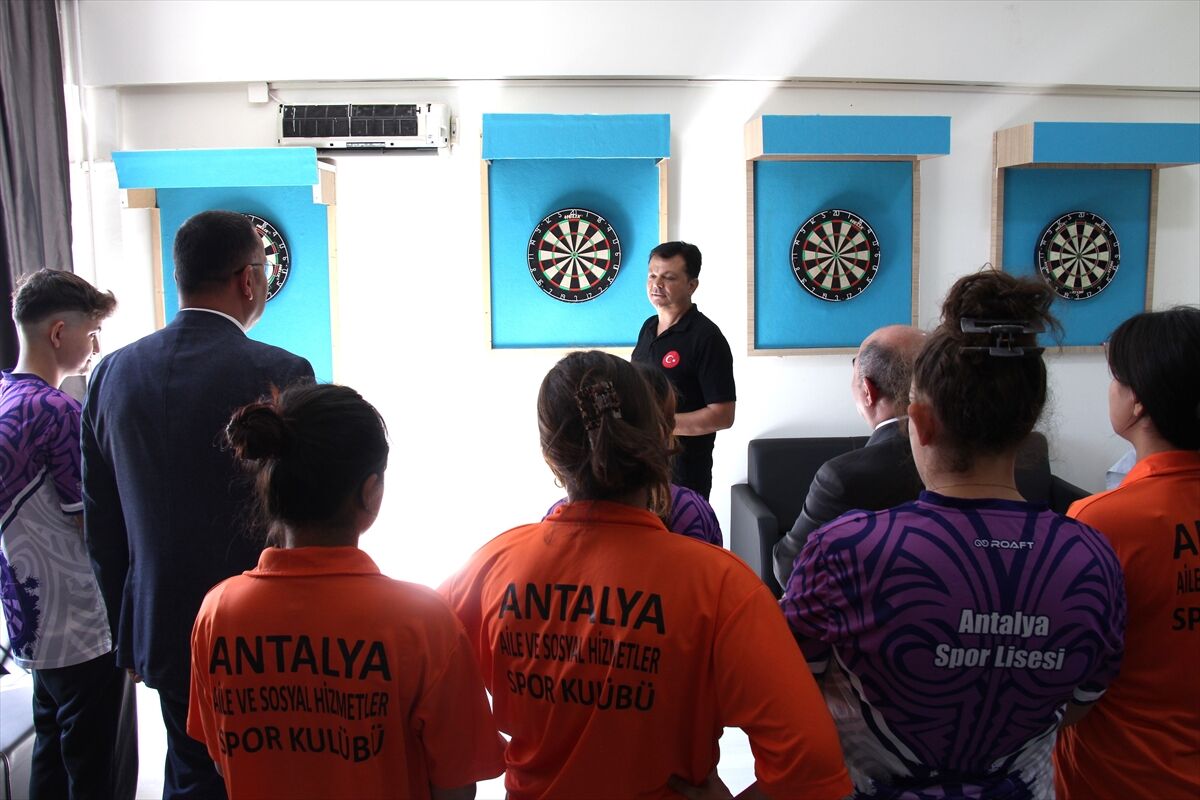 Antalya'da D.A.R.T Projesi'nde başarı gösteren kız çocukları ödüllendirildi