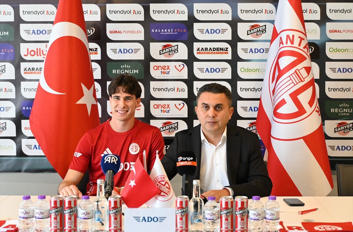 Antalyaspor, teknik direktör Osman Özköylü ile sözleşme imzaladı