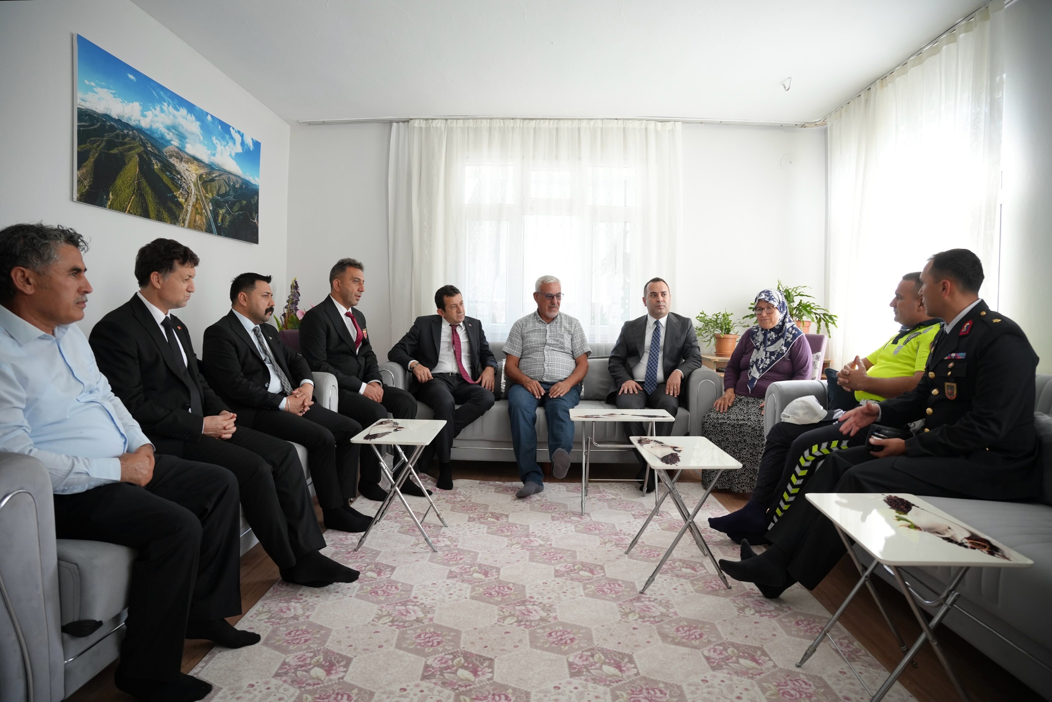 Bahçe’de Şehit Aileleri Ve Gazilere Anlamlı Ziyaret (1)