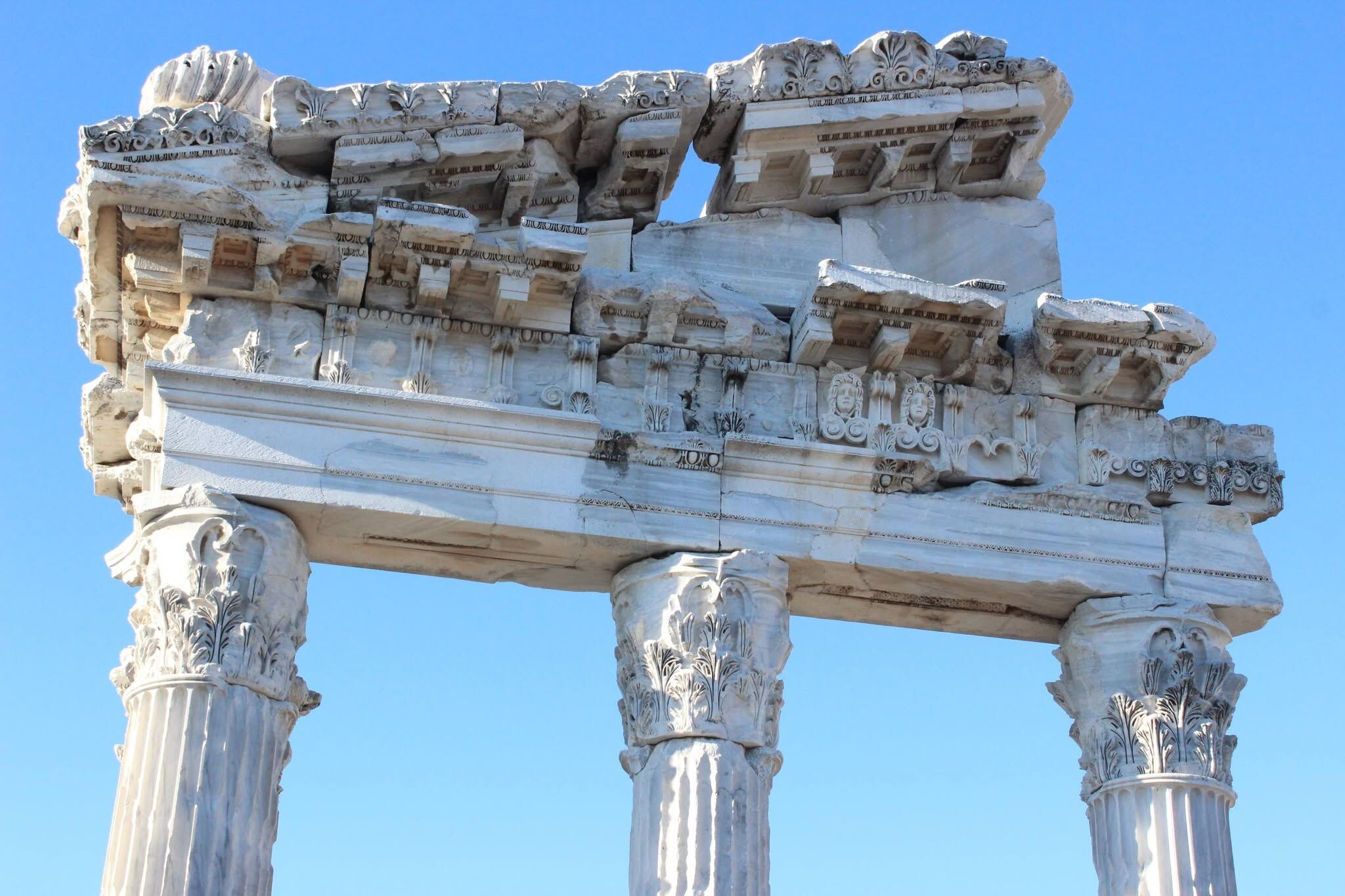 Bergama Akropolü’nün Zirvesindeki Görkemli Trajan Tapınağı3