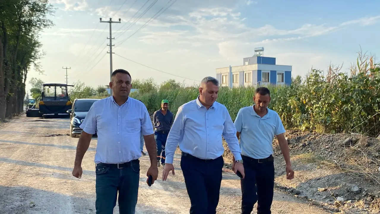 Duzici Golluler Grup Yolu Asfalt Calismasi