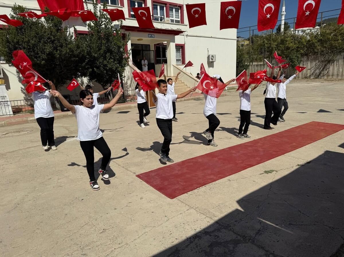 Hasanbeyli’de İlköğretim Haftası Öğrencilerin Gösterileriyle Coşkuyla Kutlandı