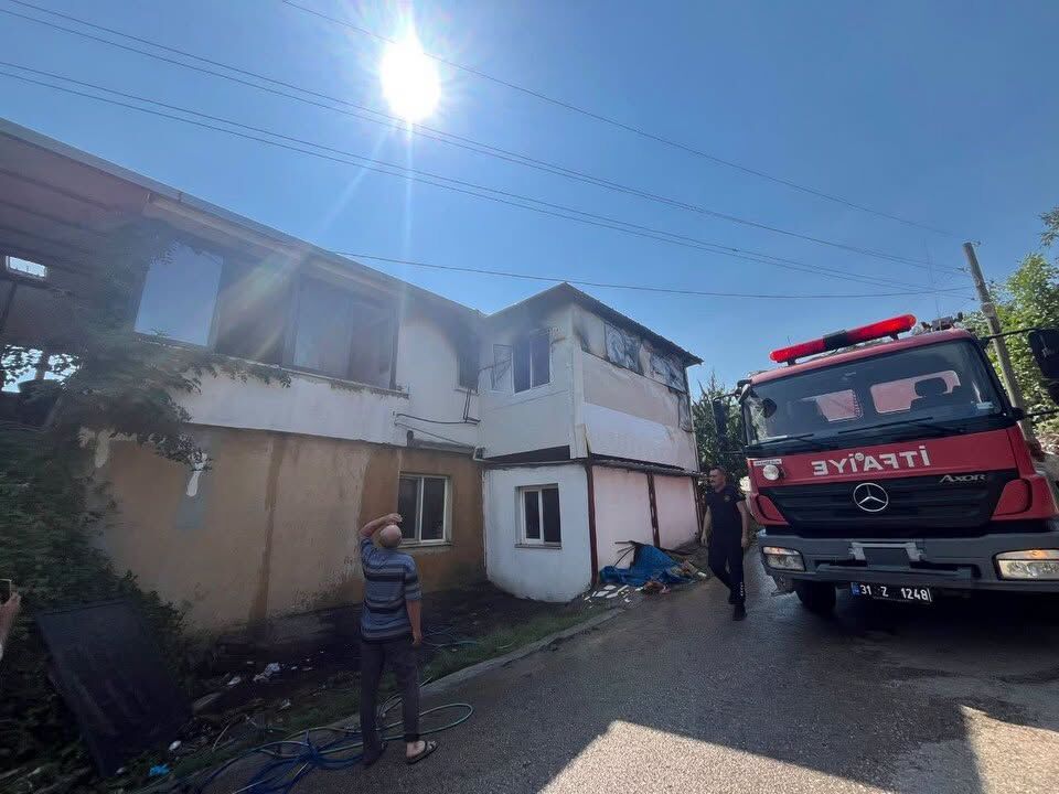 Hatay Arsuz’da Evde Çıkan Yangın Söndürüldü6