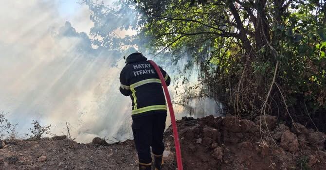 Hatay Kırıkhan’da Bahçe Yangını Paniğe Neden Oldu